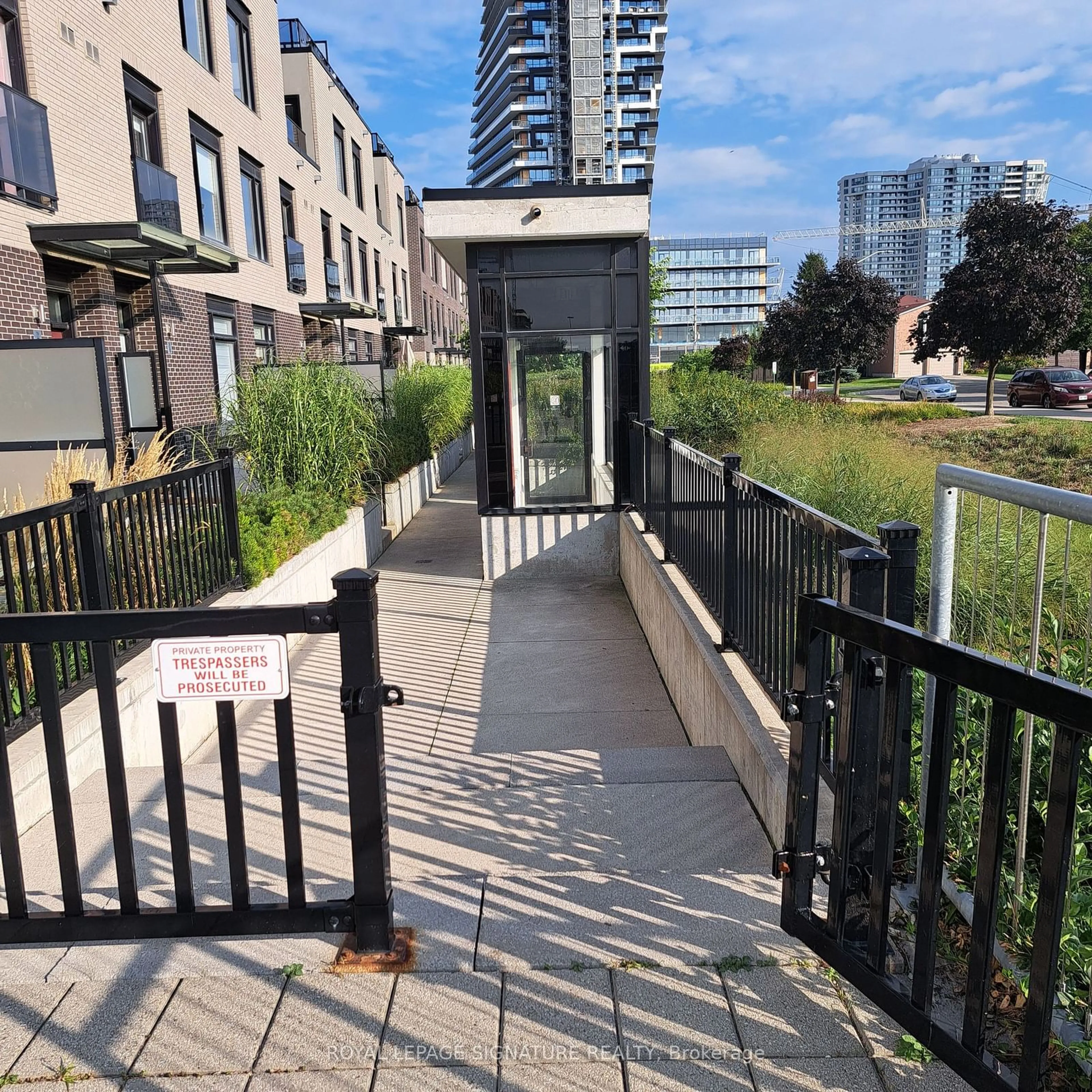 Patio for 4030 Parkside Village Dr #8, Mississauga Ontario L5B 0K2