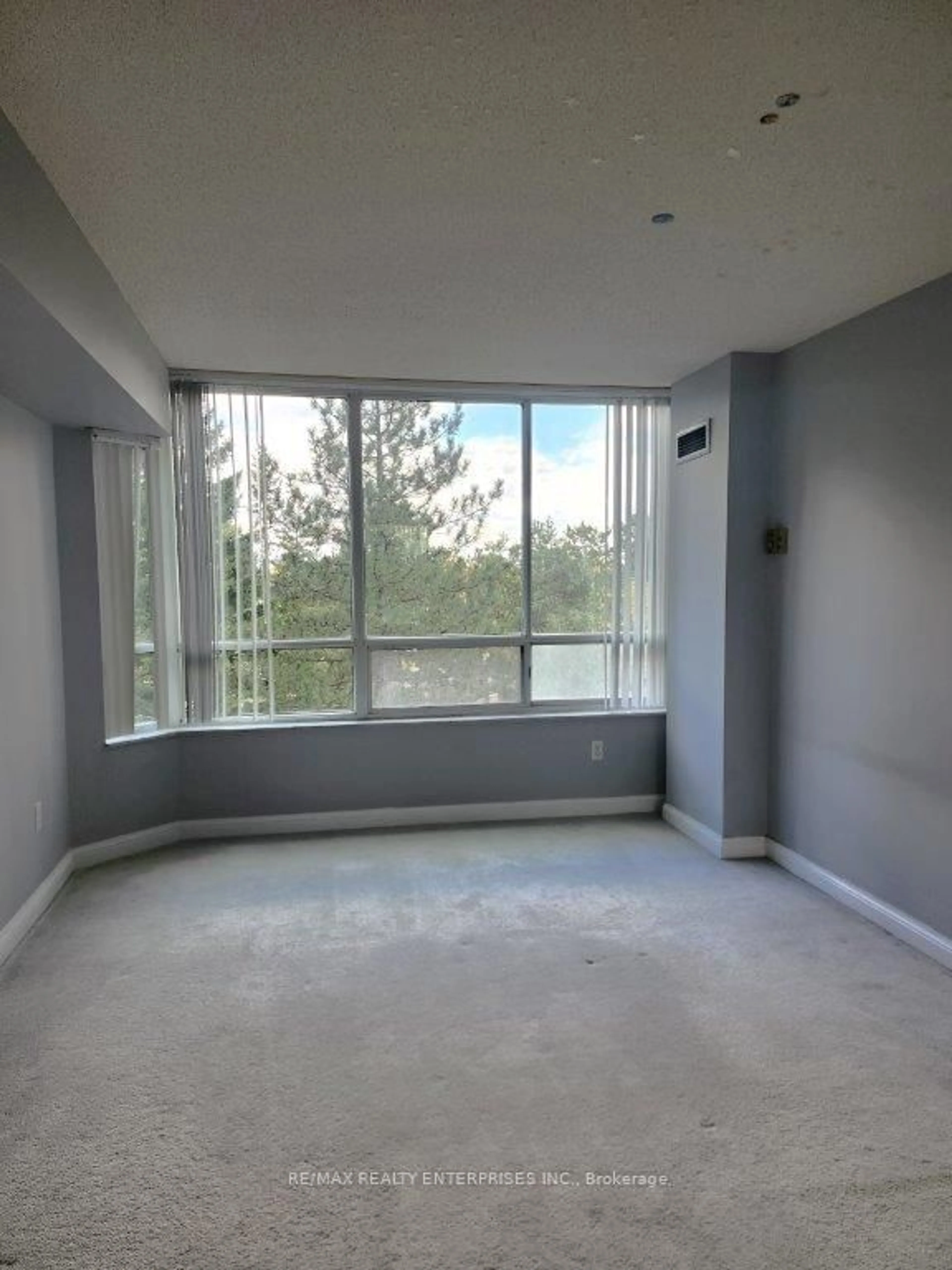 A pic of a room, not visible floor for 24 Hanover Rd #309, Brampton Ontario L6S 5K8