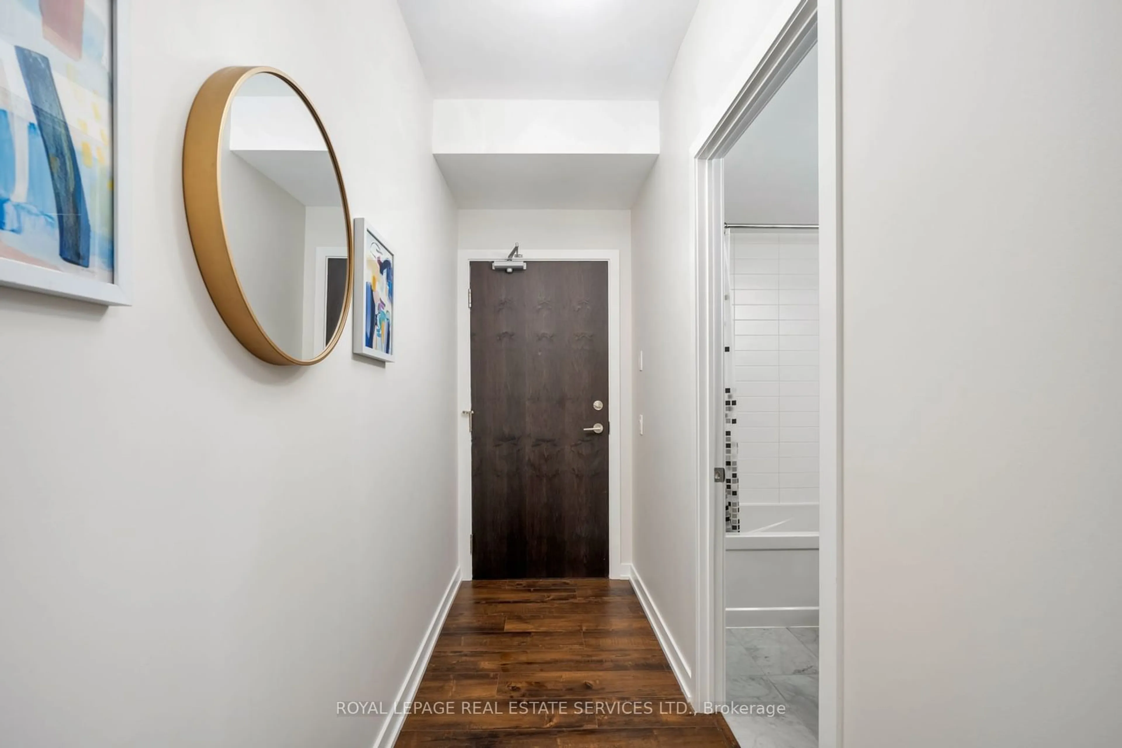 Indoor entryway, wood floors for 10 Park Lawn Rd #807, Toronto Ontario M8V 0H9