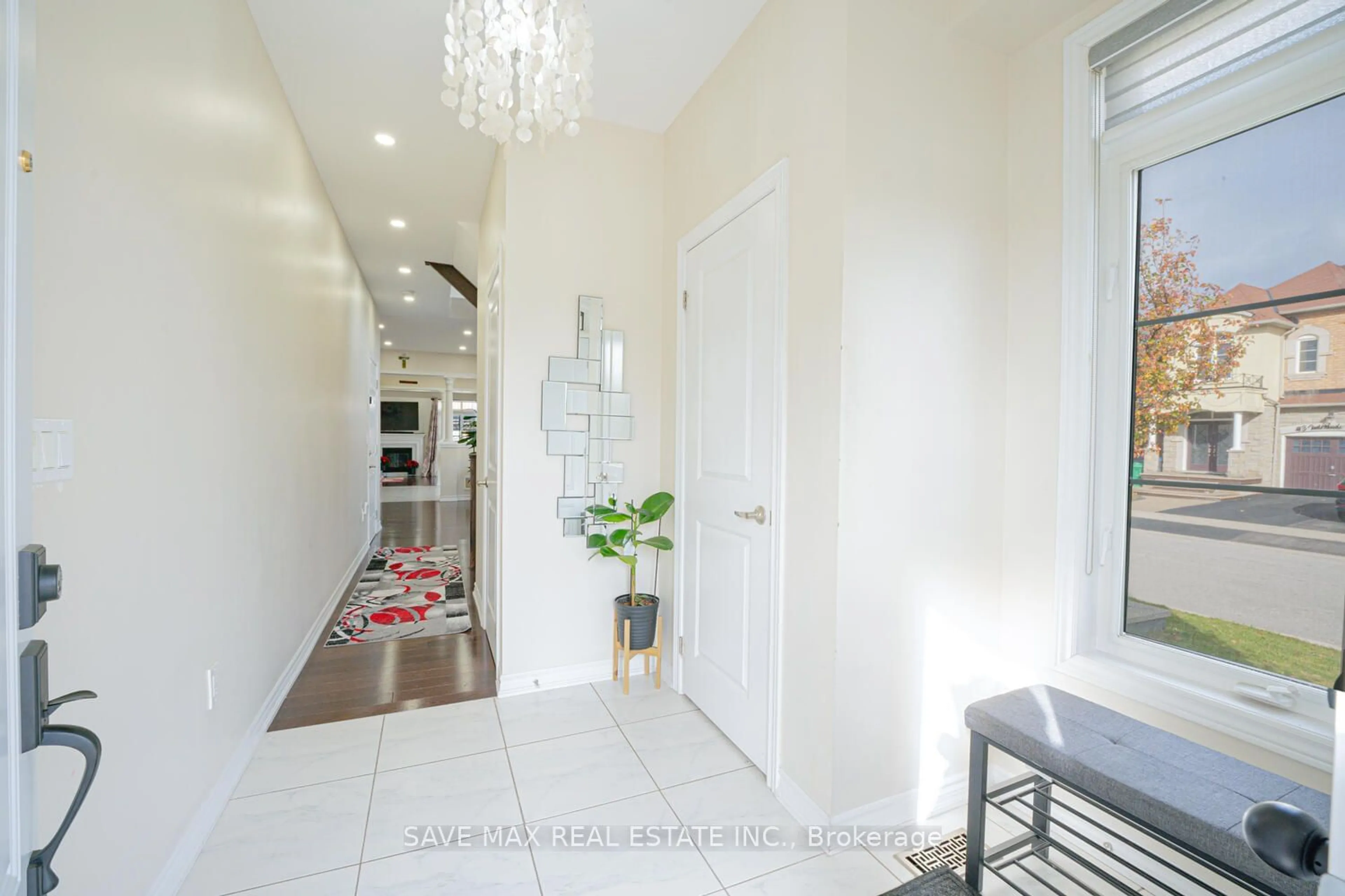 Indoor entryway, wood floors for 26 Interlude Dr, Brampton Ontario L6X 3B1