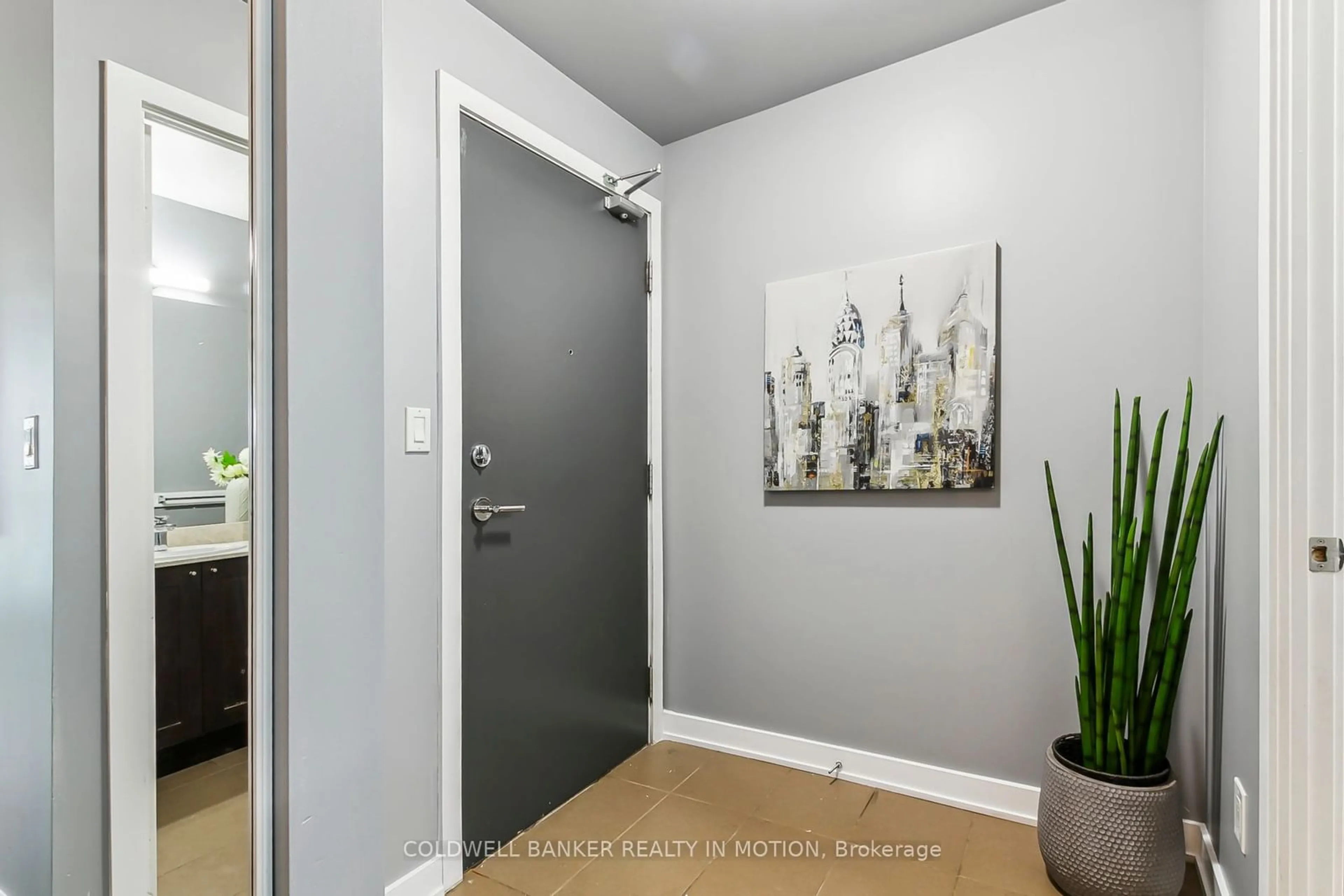 Indoor entryway, wood floors for 4070 Confederation Pkwy #3010, Mississauga Ontario L5B 0E9