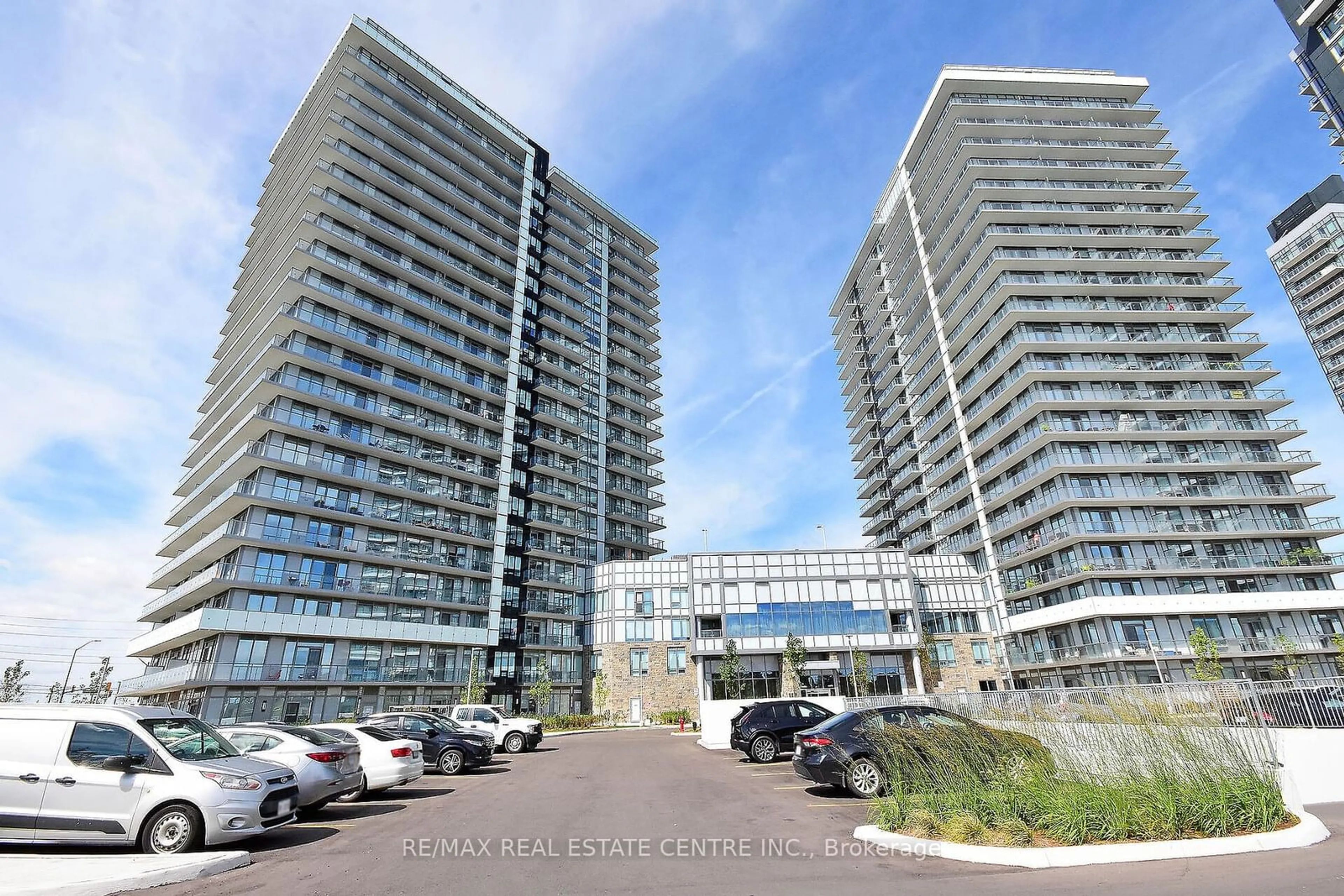 A pic from exterior of the house or condo, the front or back of building for 4655 Metcalfe Ave #206, Mississauga Ontario L5M 4N7