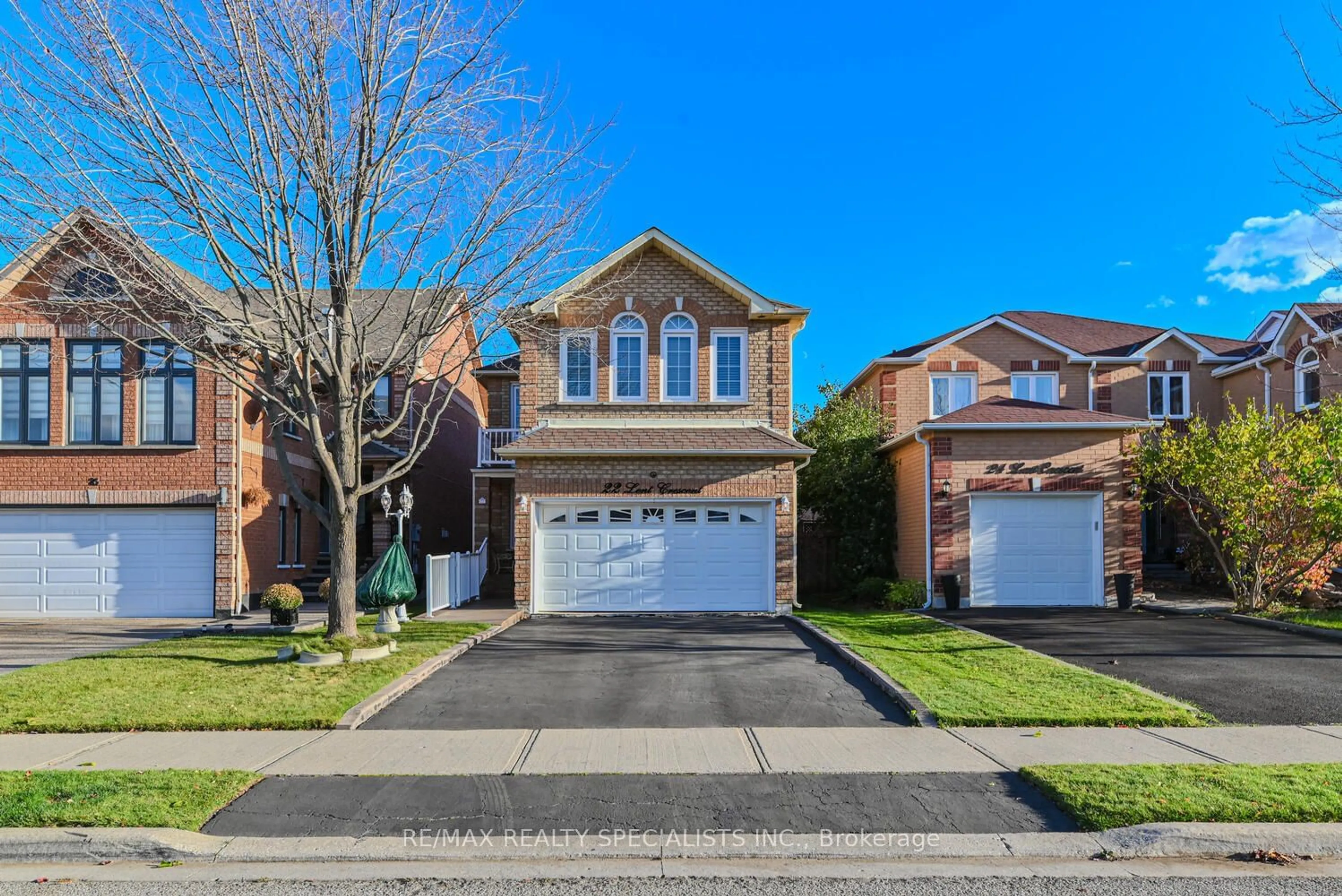 A pic from exterior of the house or condo, the street view for 22 Lent Cres, Brampton Ontario L6Y 5E5