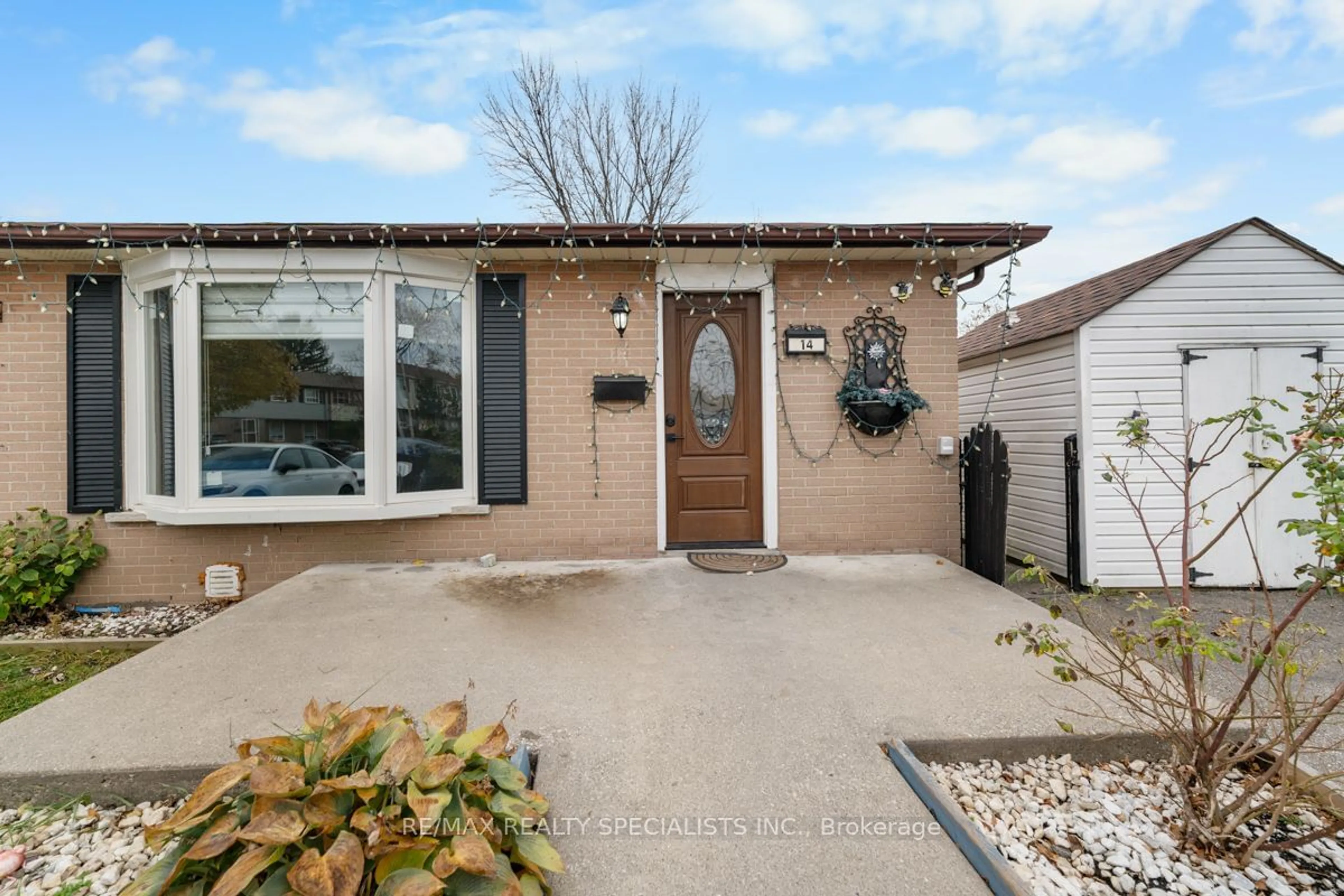 Frontside or backside of a home, the street view for 14 Fontaine Crt, Brampton Ontario L6T 3J2