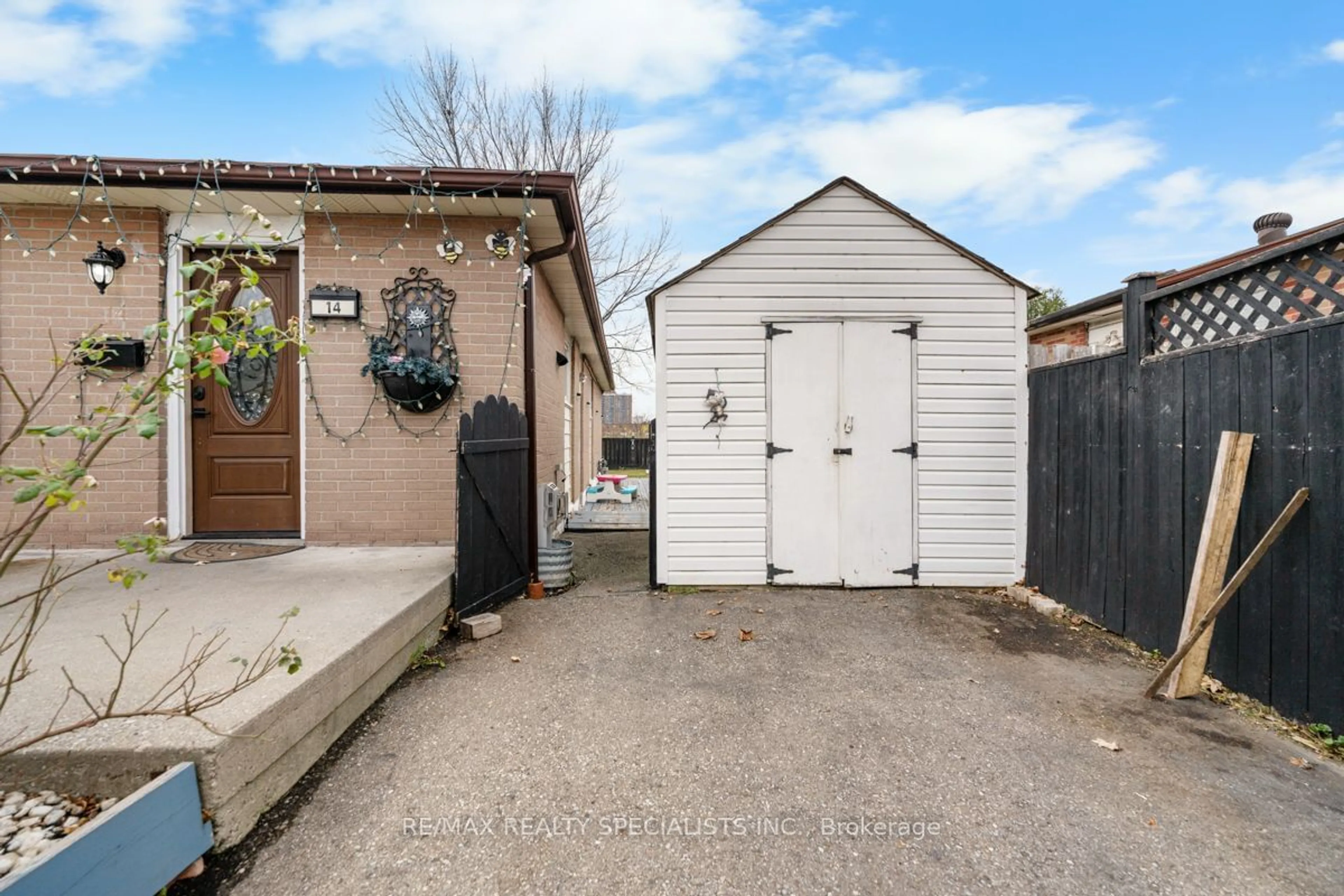 Shed for 14 Fontaine Crt, Brampton Ontario L6T 3J2