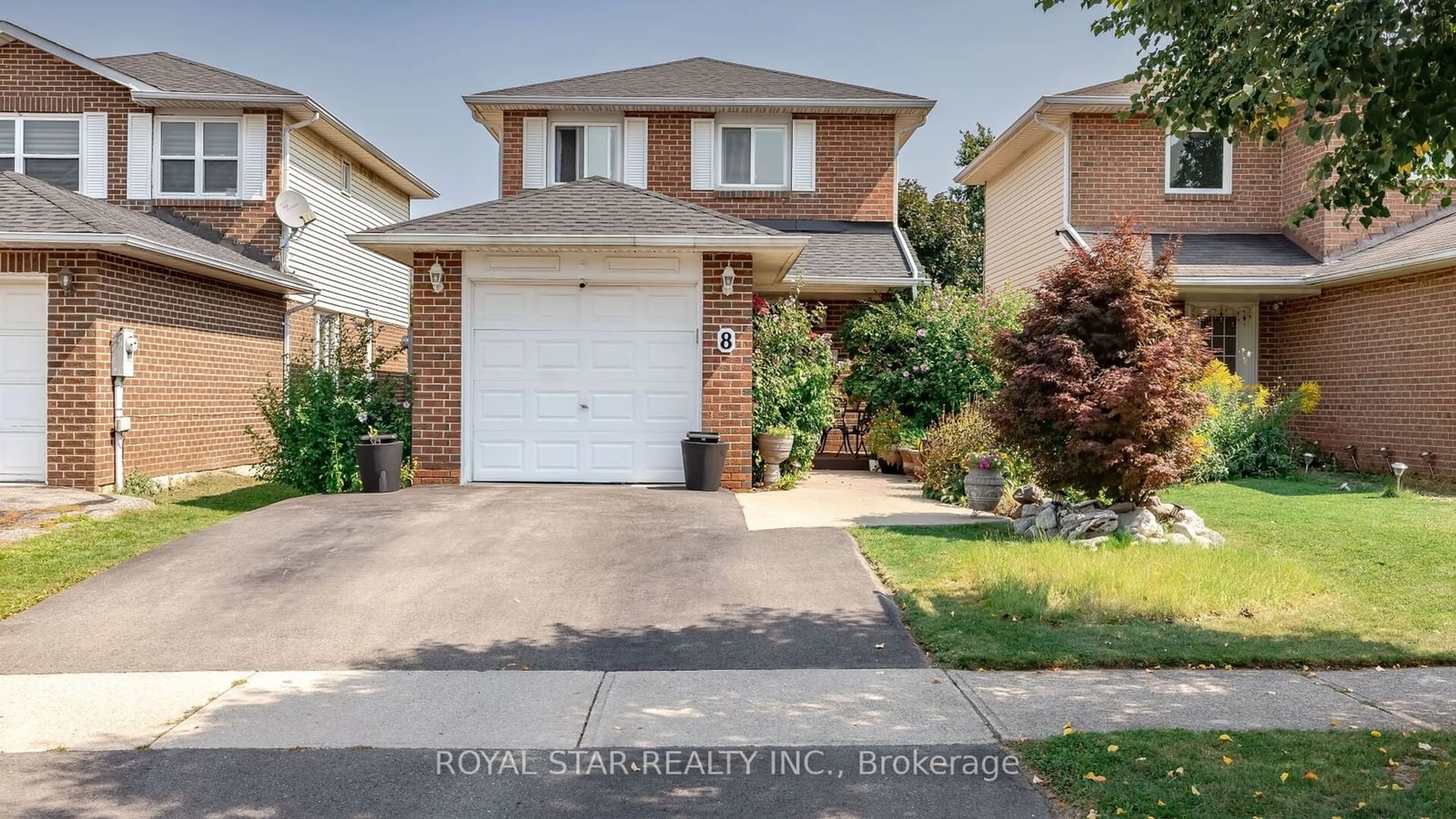 Frontside or backside of a home, the street view for 8 Sunshade Pl, Brampton Ontario L6Z 2B8