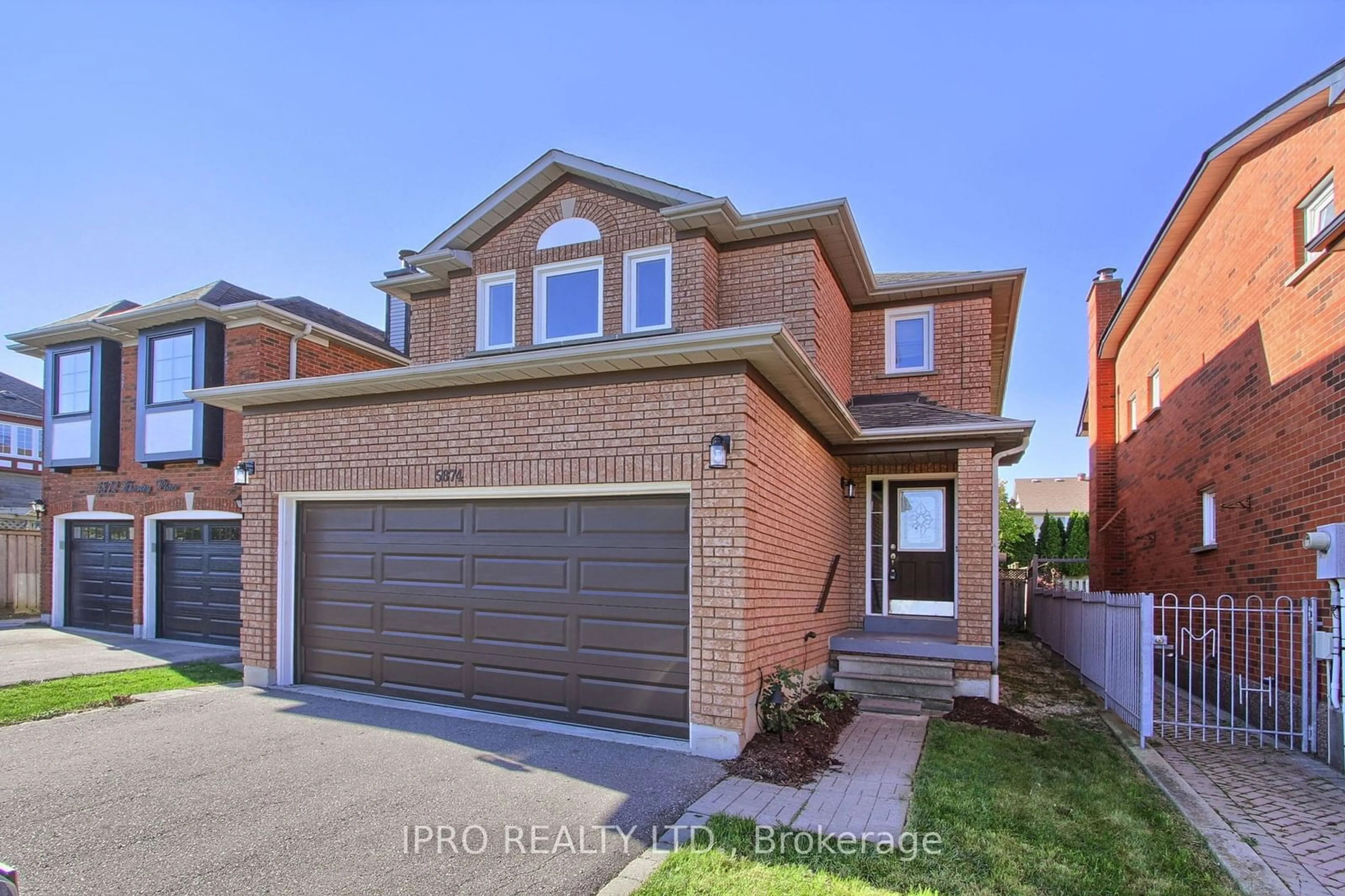 Home with brick exterior material for 5874 Chorley Pl, Mississauga Ontario L5M 5L7