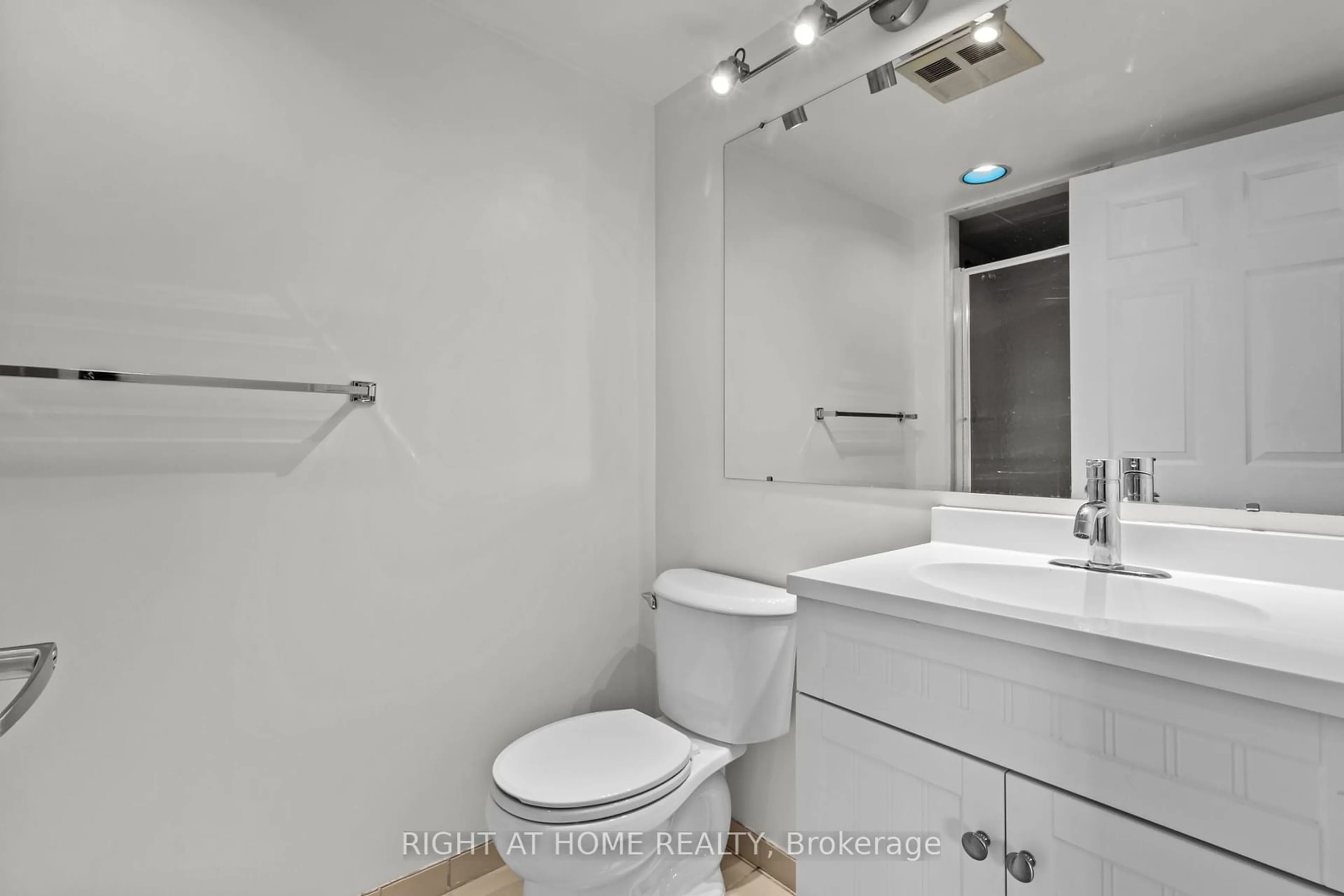 Standard bathroom, not visible floor for 285 Enfield Pl #1904, Mississauga Ontario L5B 3Y6