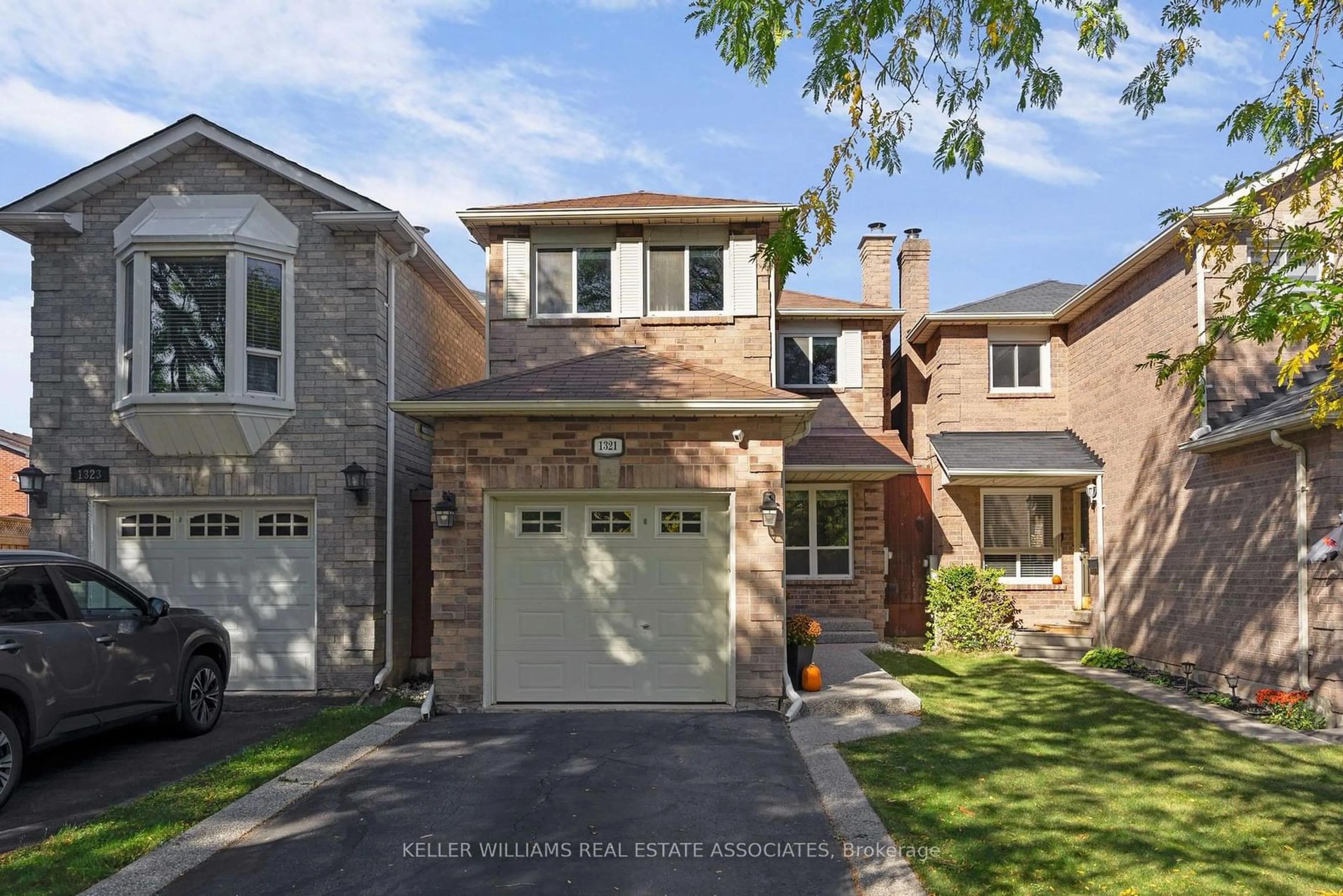 Home with brick exterior material for 1321 Valerie Cres, Oakville Ontario L6J 7E2