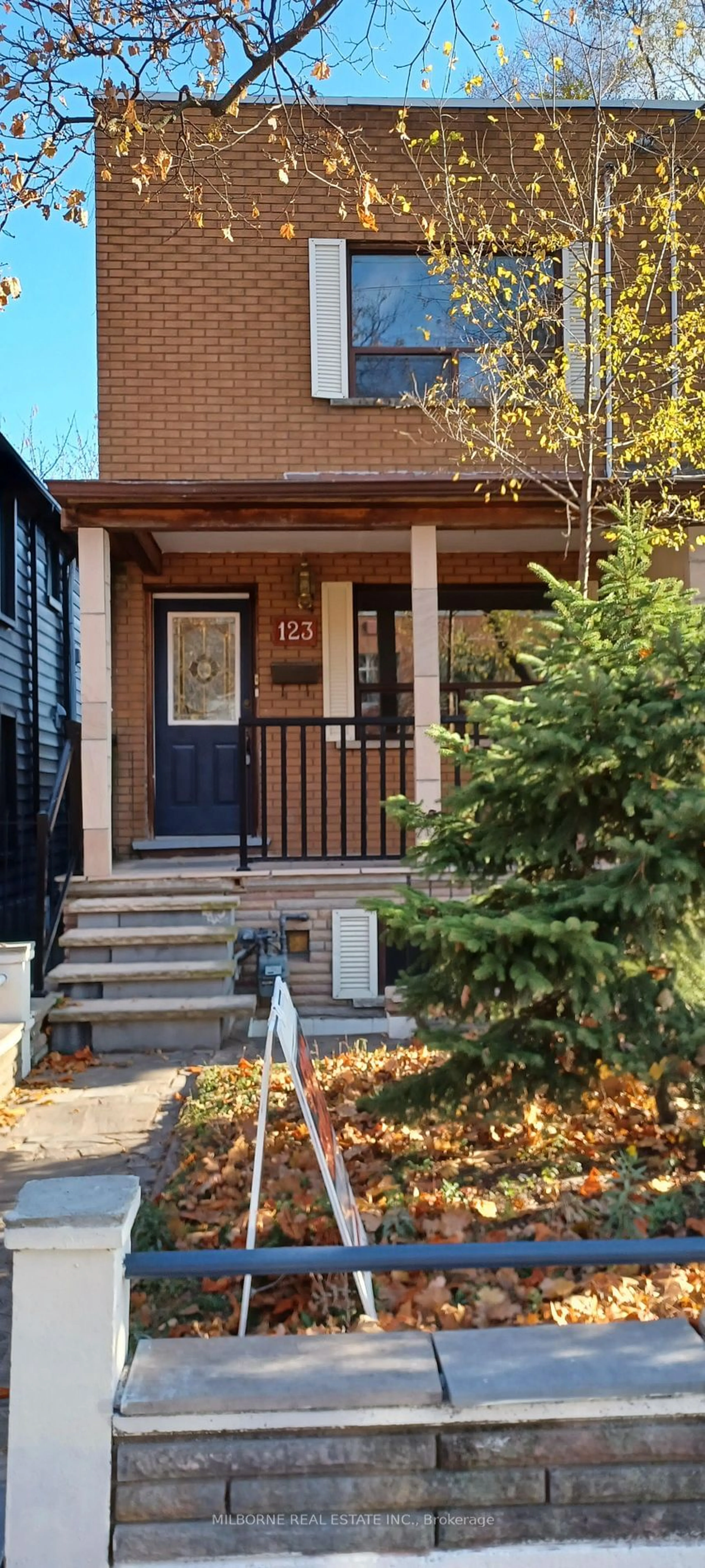 Home with brick exterior material for 123 Perth Ave, Toronto Ontario M6P 3X2