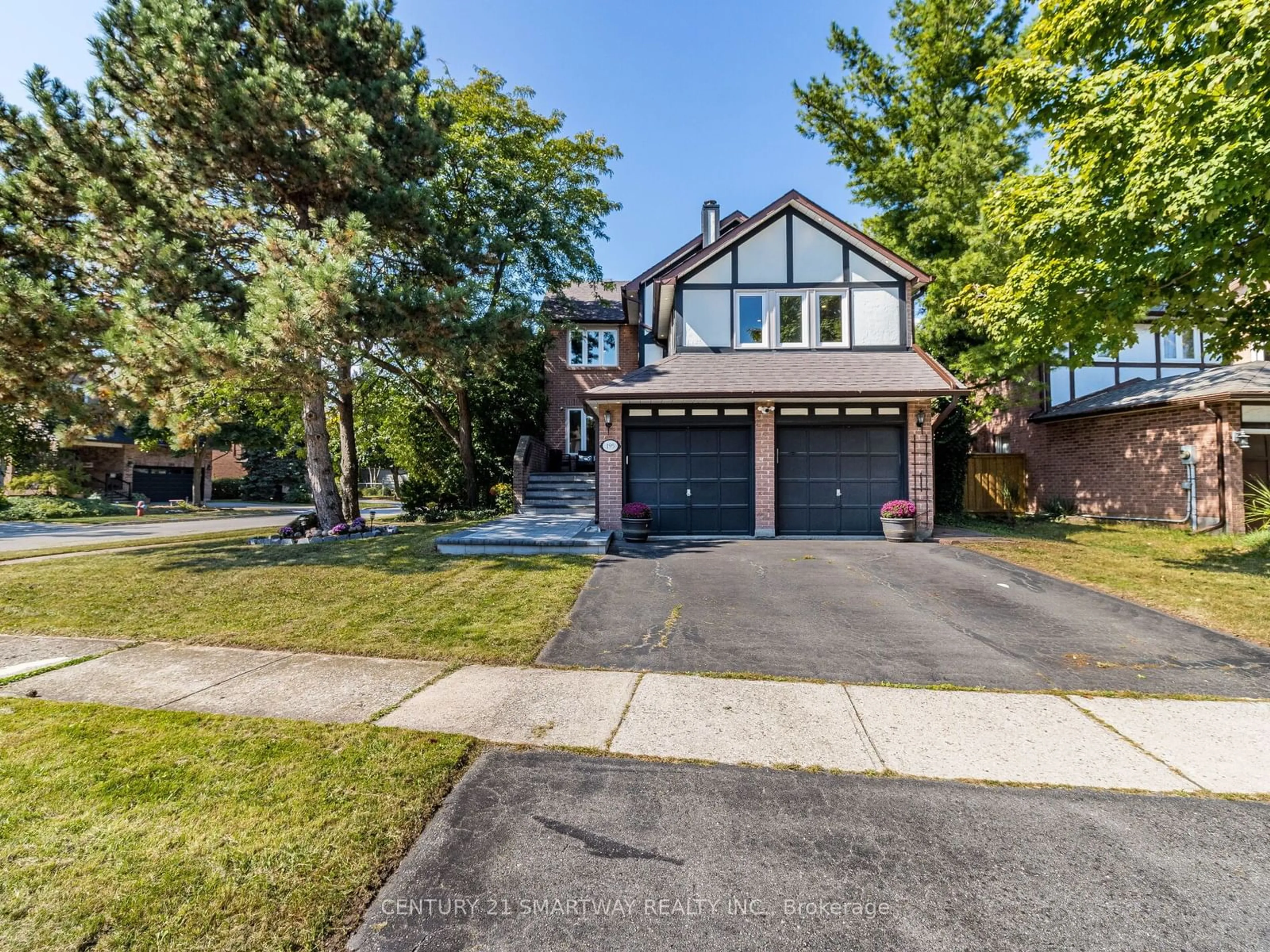 Frontside or backside of a home, the street view for 195 Romain Cres, Oakville Ontario L6H 5A5