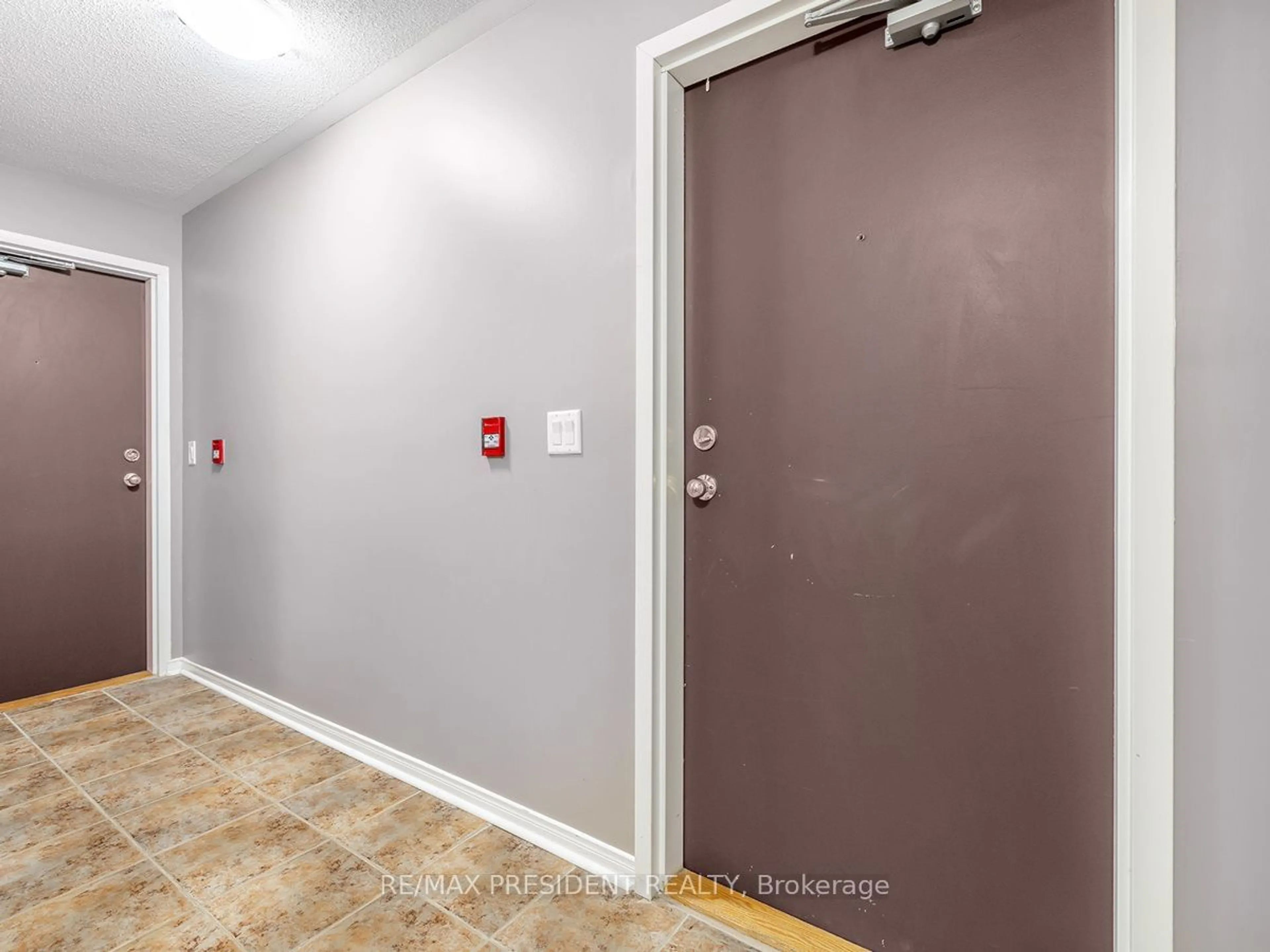 Indoor entryway, not visible floor for 129 Isaac Devins Blvd #1, Toronto Ontario M9M 0C4