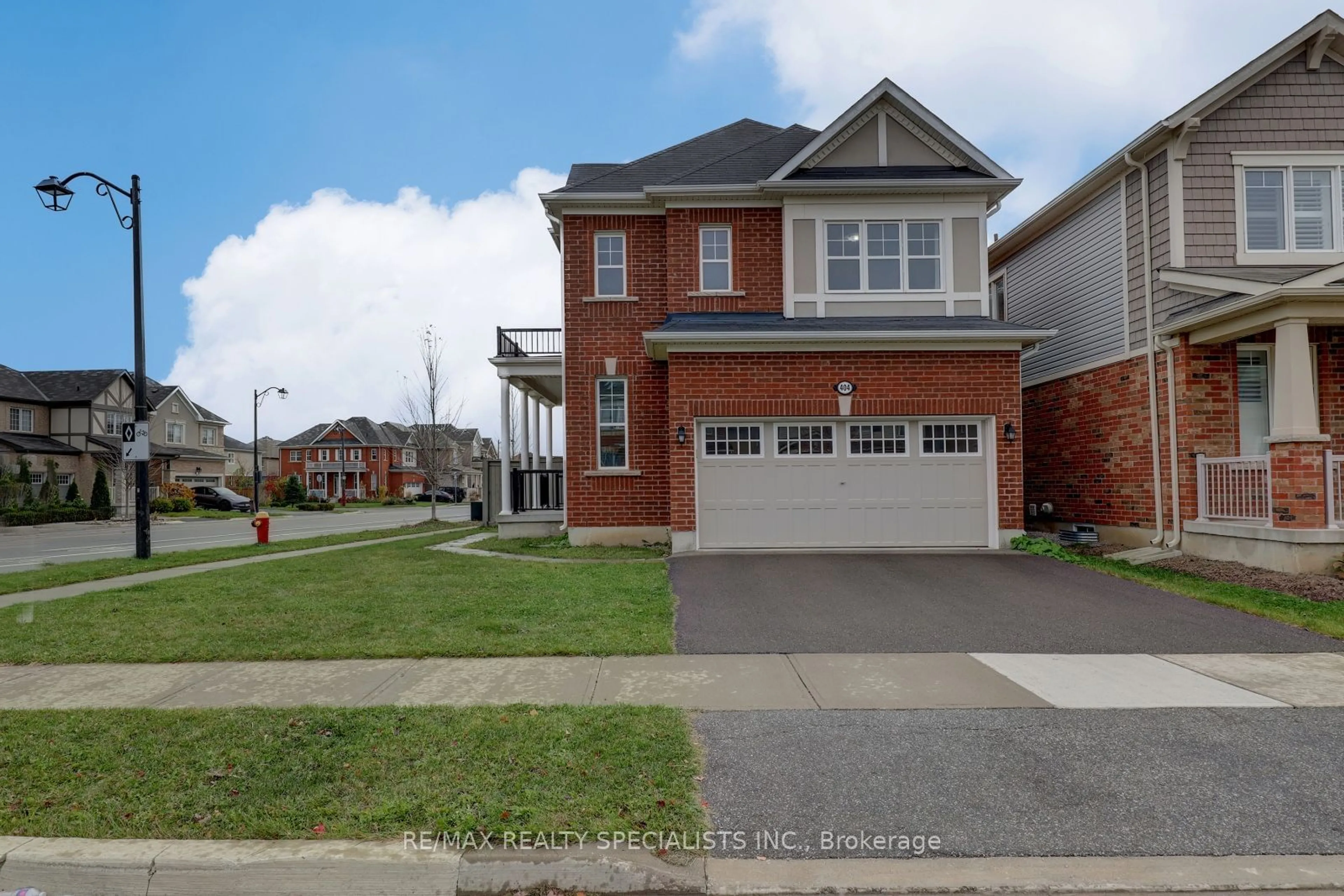 Frontside or backside of a home, the street view for 404 Clarkson Gate, Milton Ontario L9E 0B8