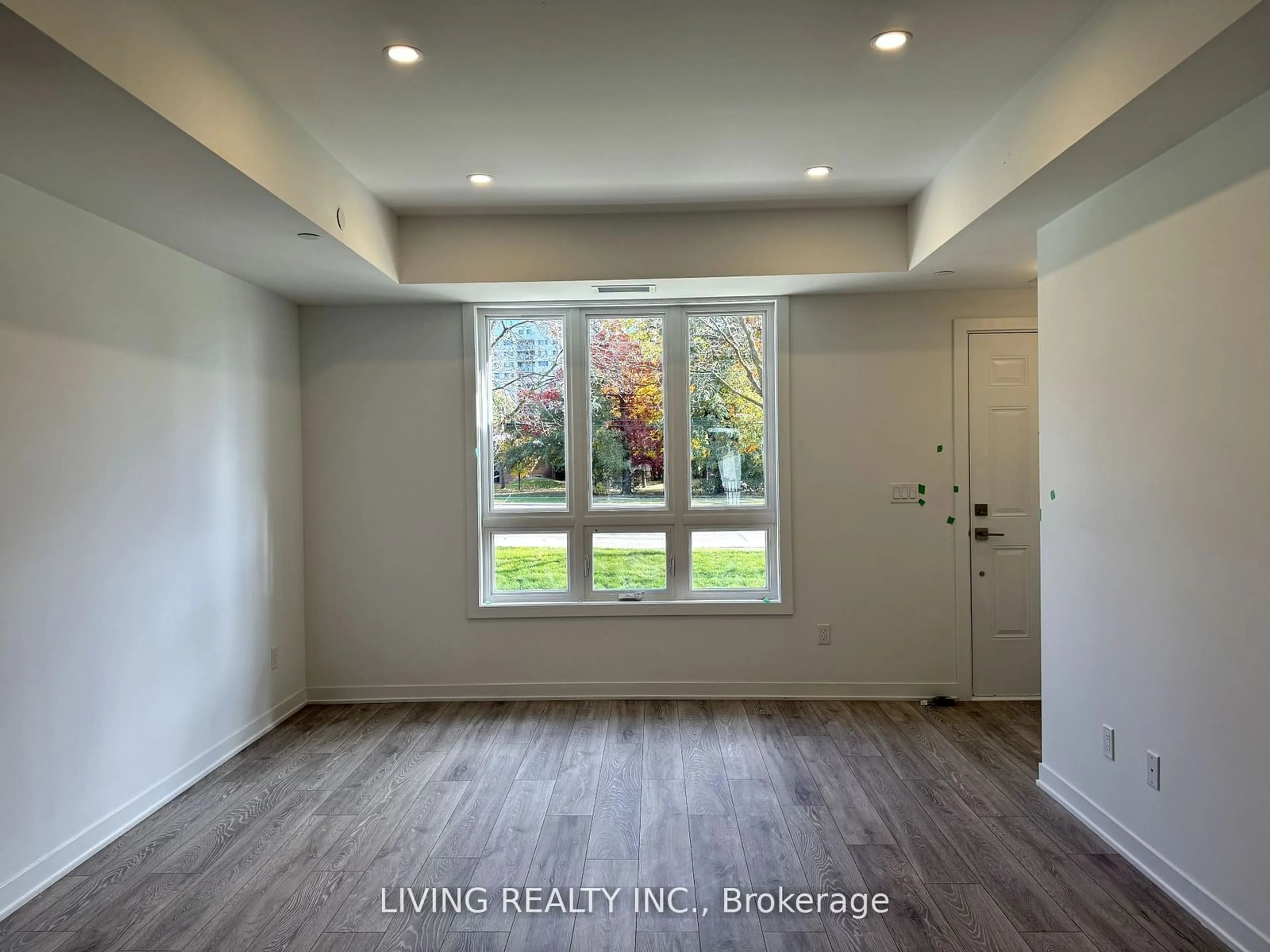 Indoor entryway, wood floors for 4015 Hickory Dr #TH06, Mississauga Ontario L4W 1L1