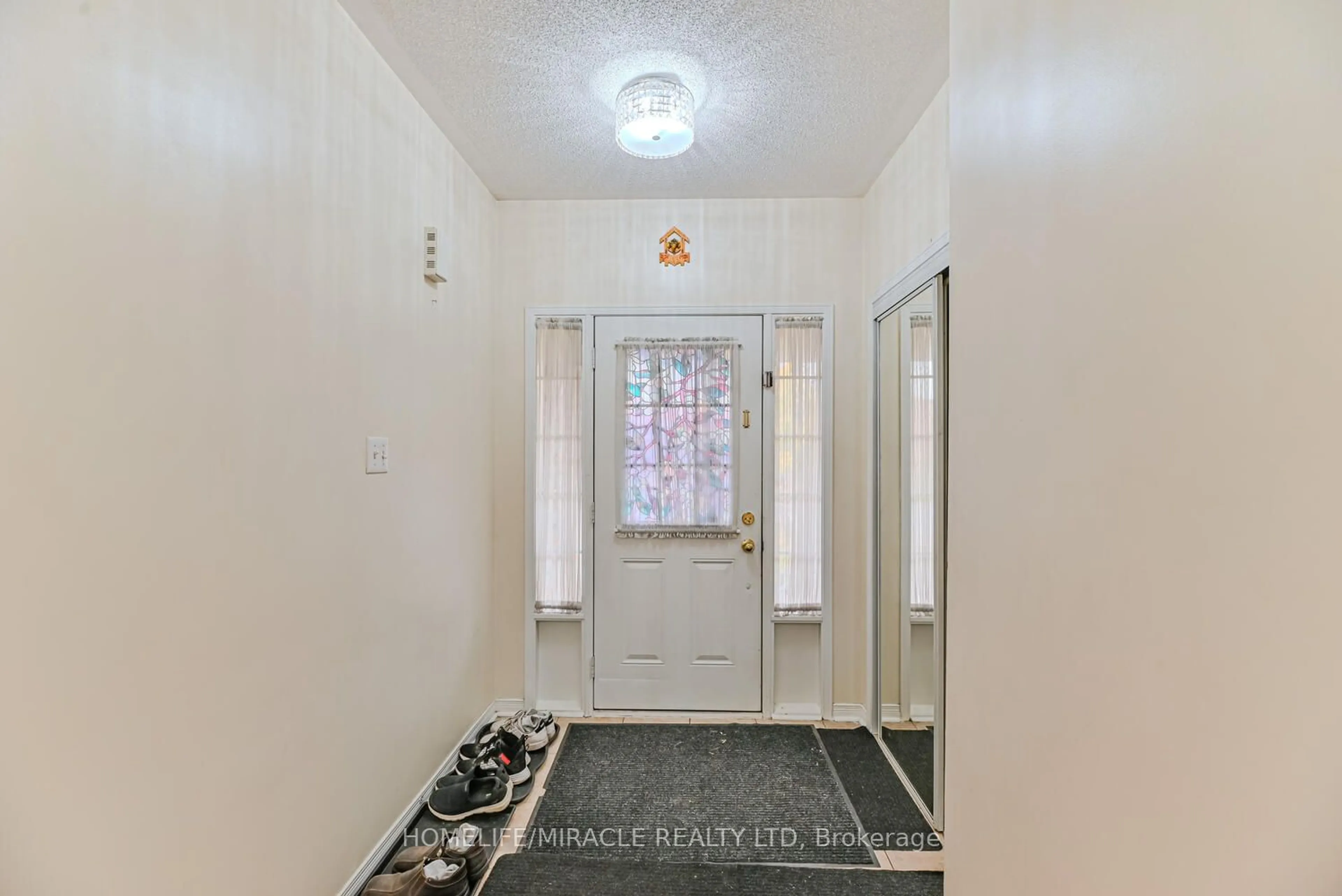 Indoor entryway, not visible floor for 169 Crystal Glen Cres, Brampton Ontario L6X 0K6