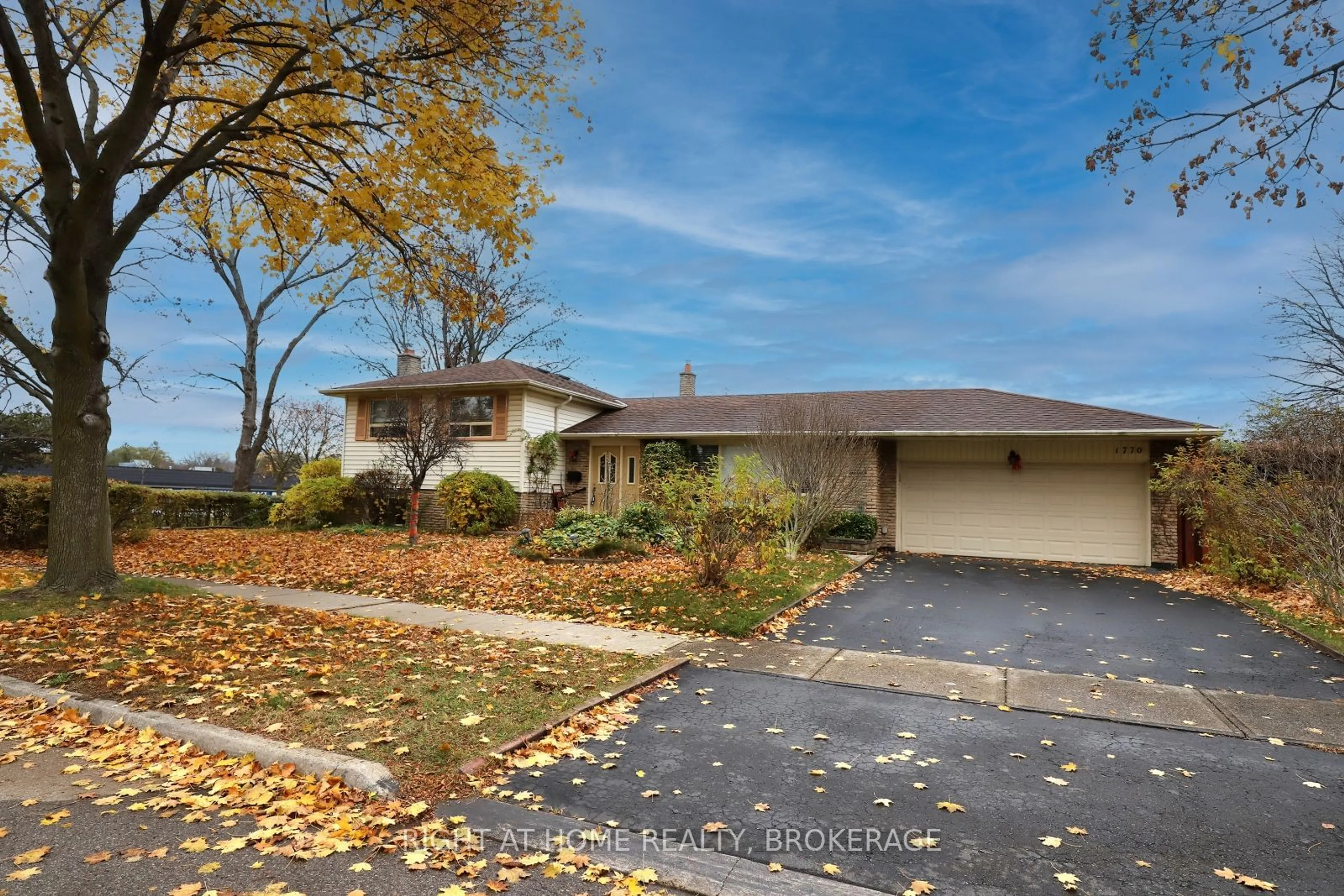 A pic from exterior of the house or condo, the street view for 1770 Medallion Crt, Mississauga Ontario L5J 2L7