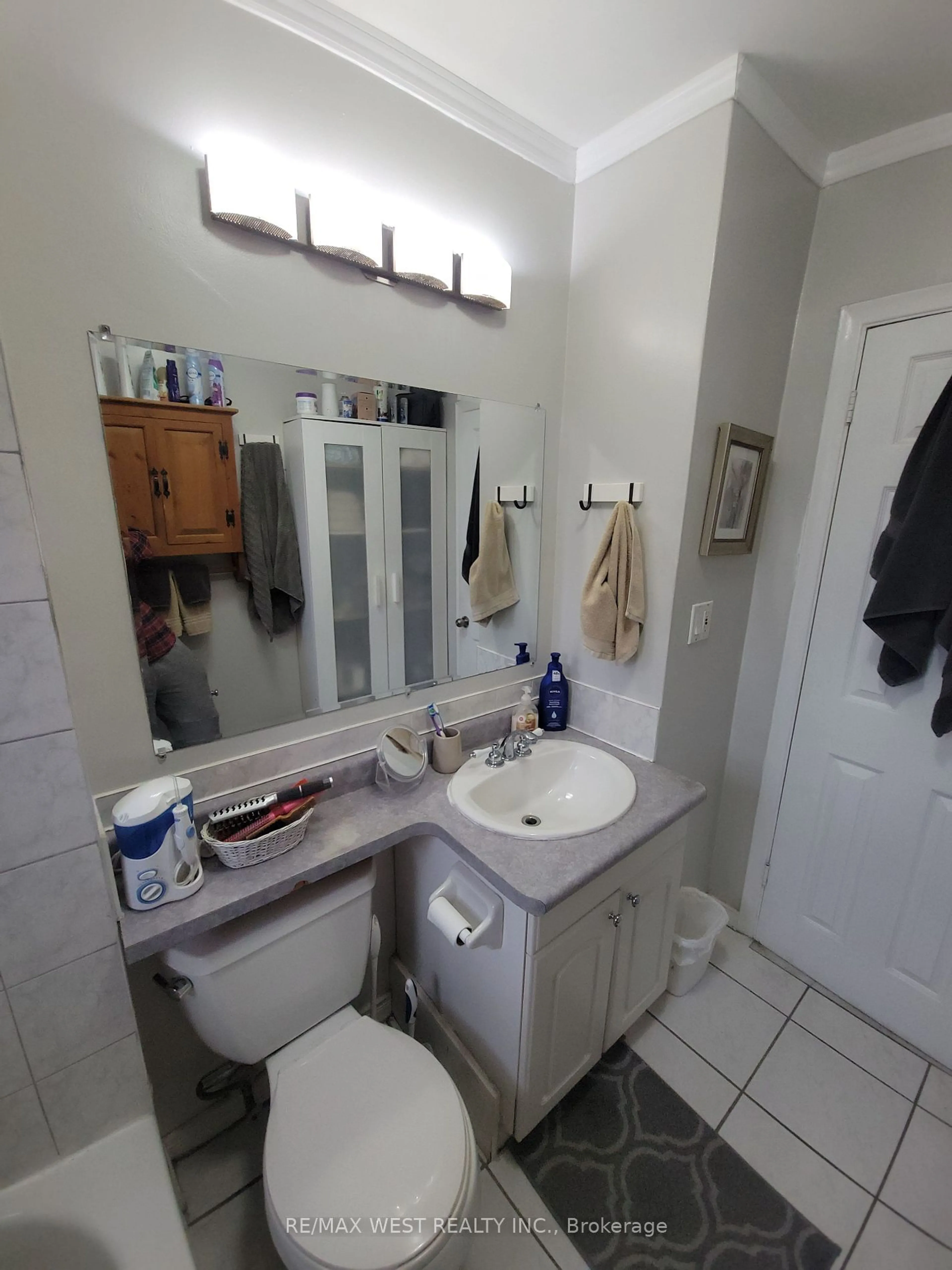 Bathroom, not visible floor for 59 Fairfield Ave, Toronto Ontario M8W 1R6