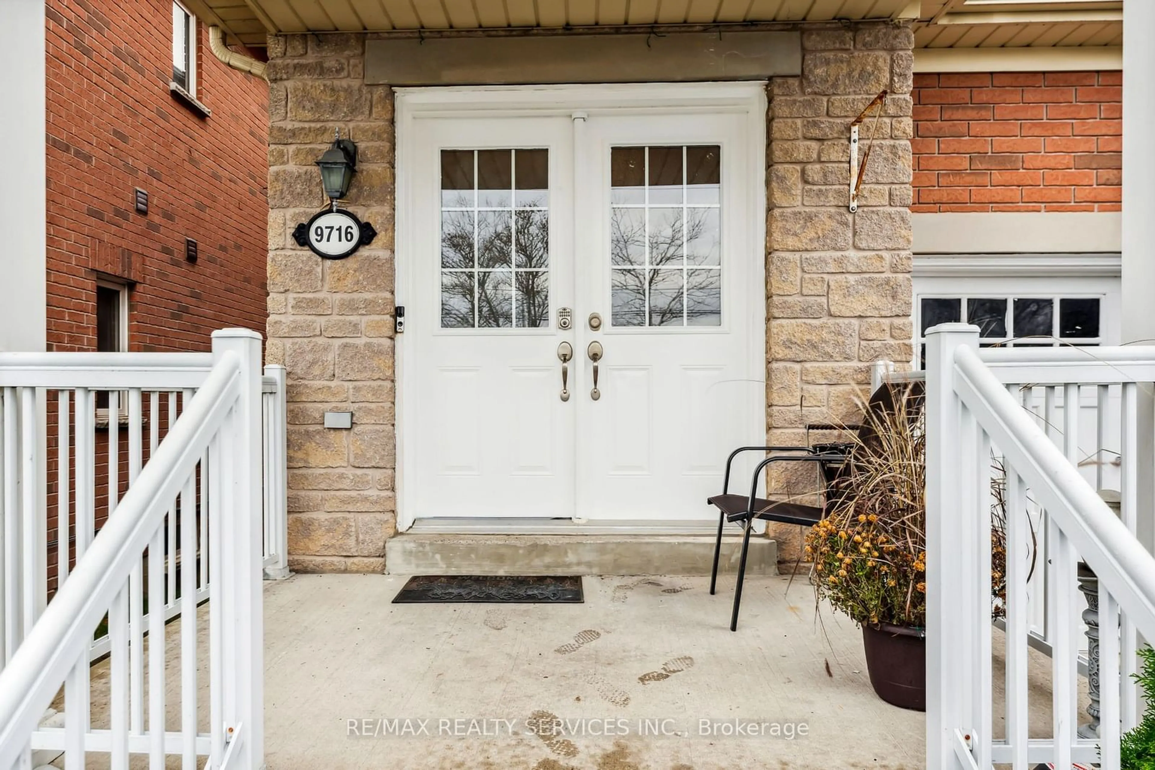 Indoor entryway, ceramic floors for 9716 Mclaughlin Rd, Brampton Ontario L6X 0T8