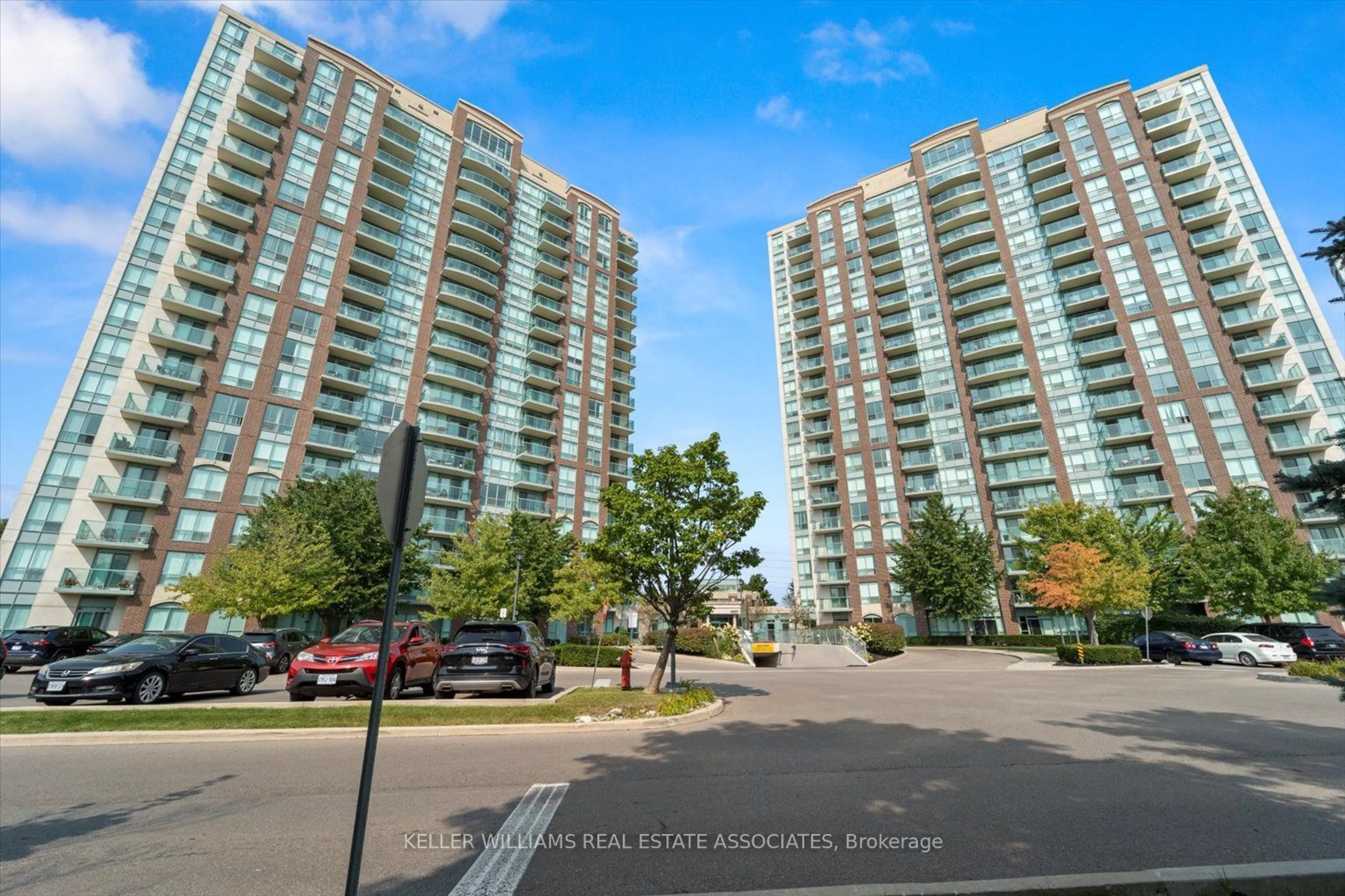 A pic from exterior of the house or condo, the front or back of building for 4879 Kimbermount Ave #401, Mississauga Ontario L5M 7R8