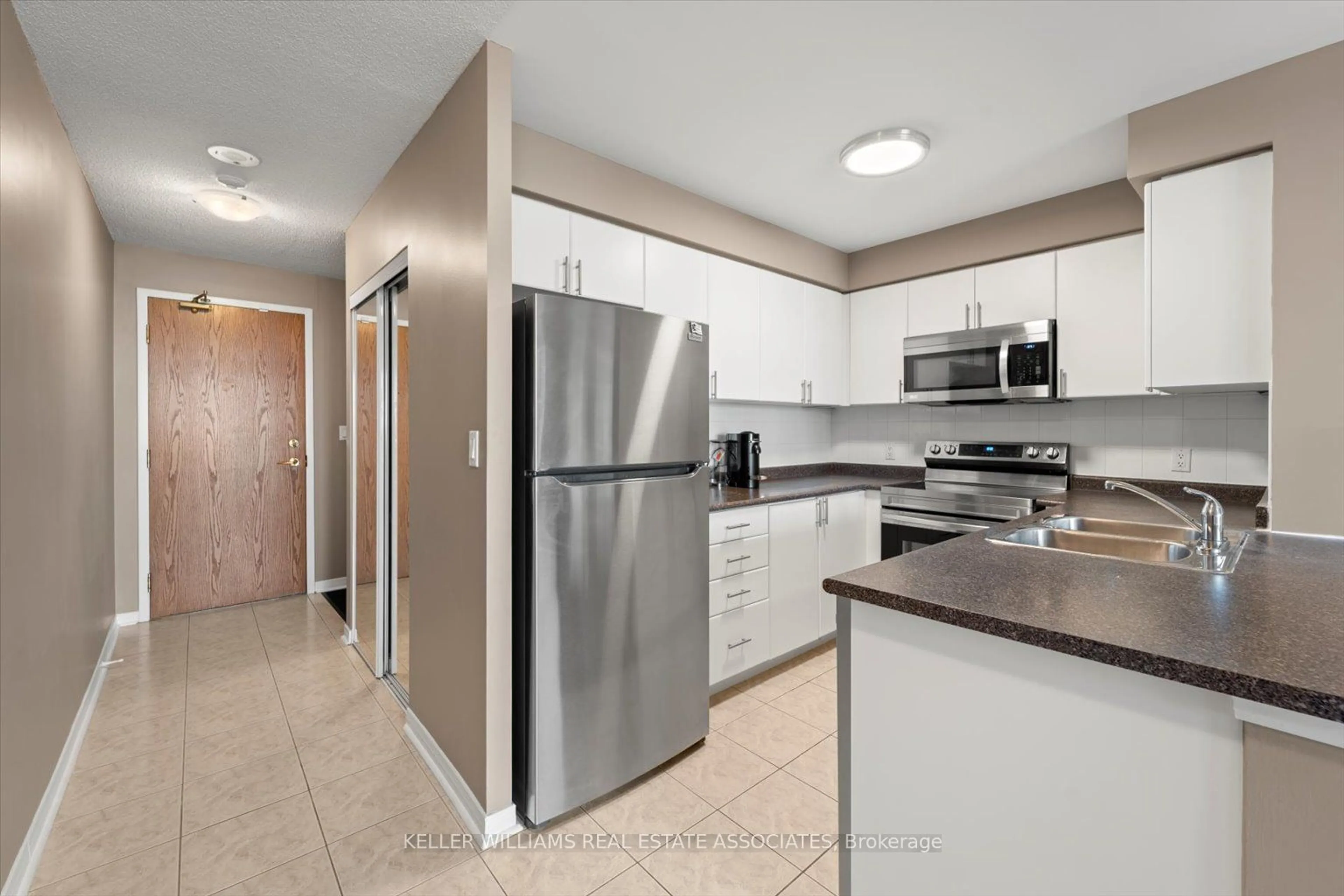 Standard kitchen, ceramic floors, mountain for 4879 Kimbermount Ave #401, Mississauga Ontario L5M 7R8