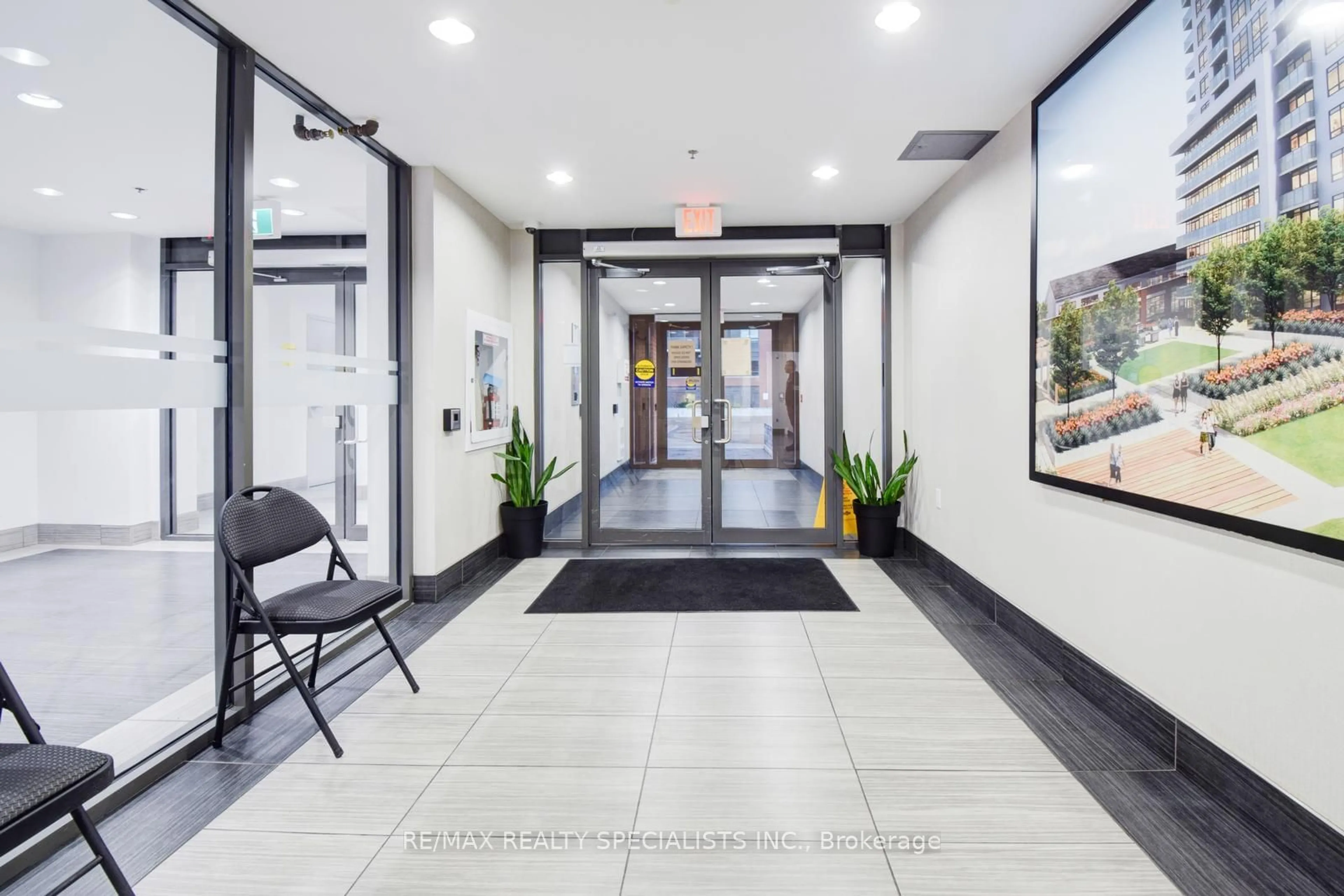 Indoor lobby, ceramic floors for 1410 Dupont St #908, Toronto Ontario M6H 2B1