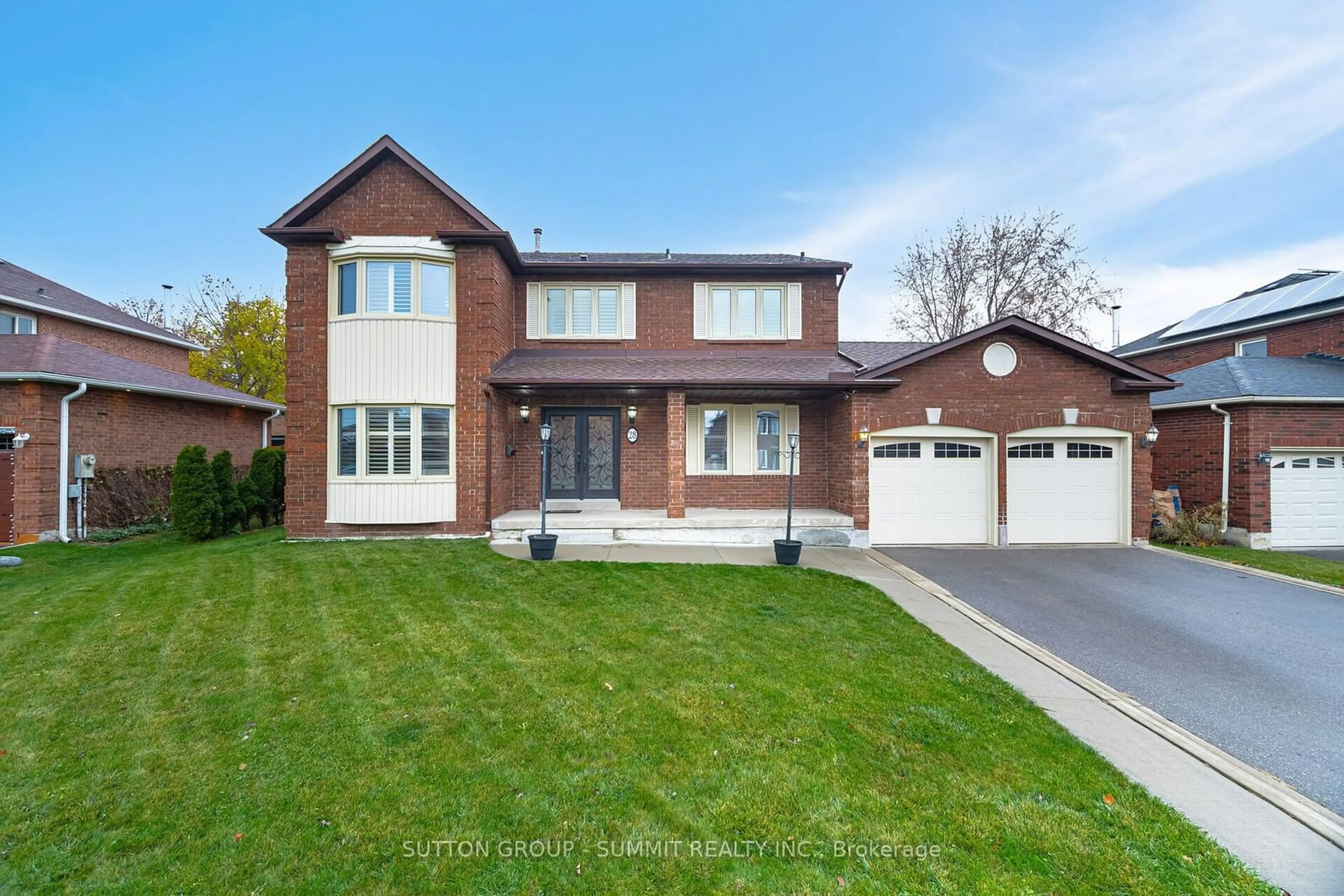 Home with brick exterior material for 28 Petworth Rd, Brampton Ontario L6Z 4C6