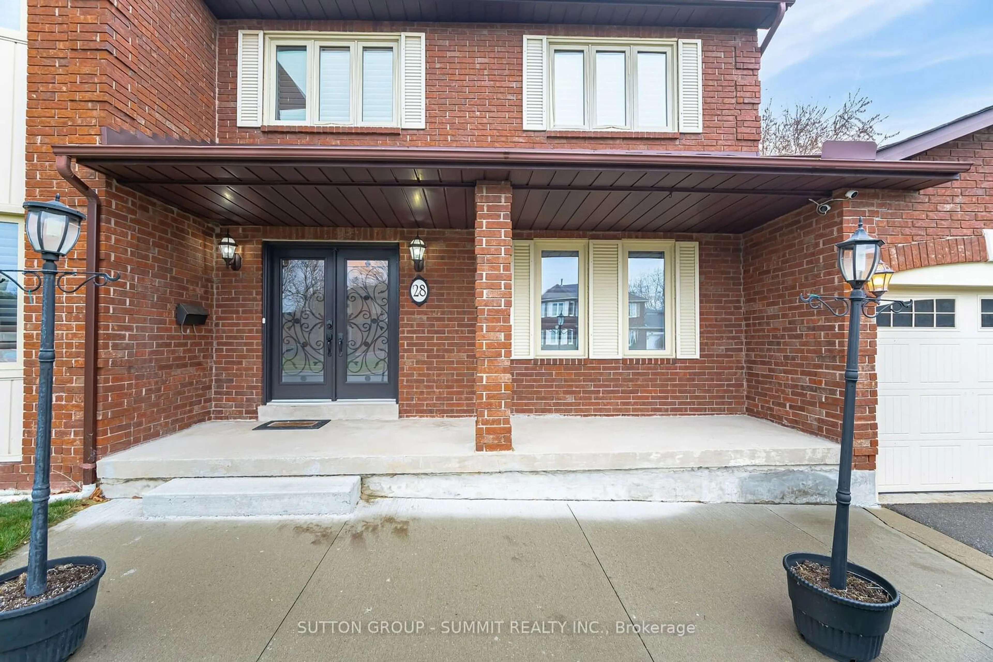 Home with brick exterior material for 28 Petworth Rd, Brampton Ontario L6Z 4C6