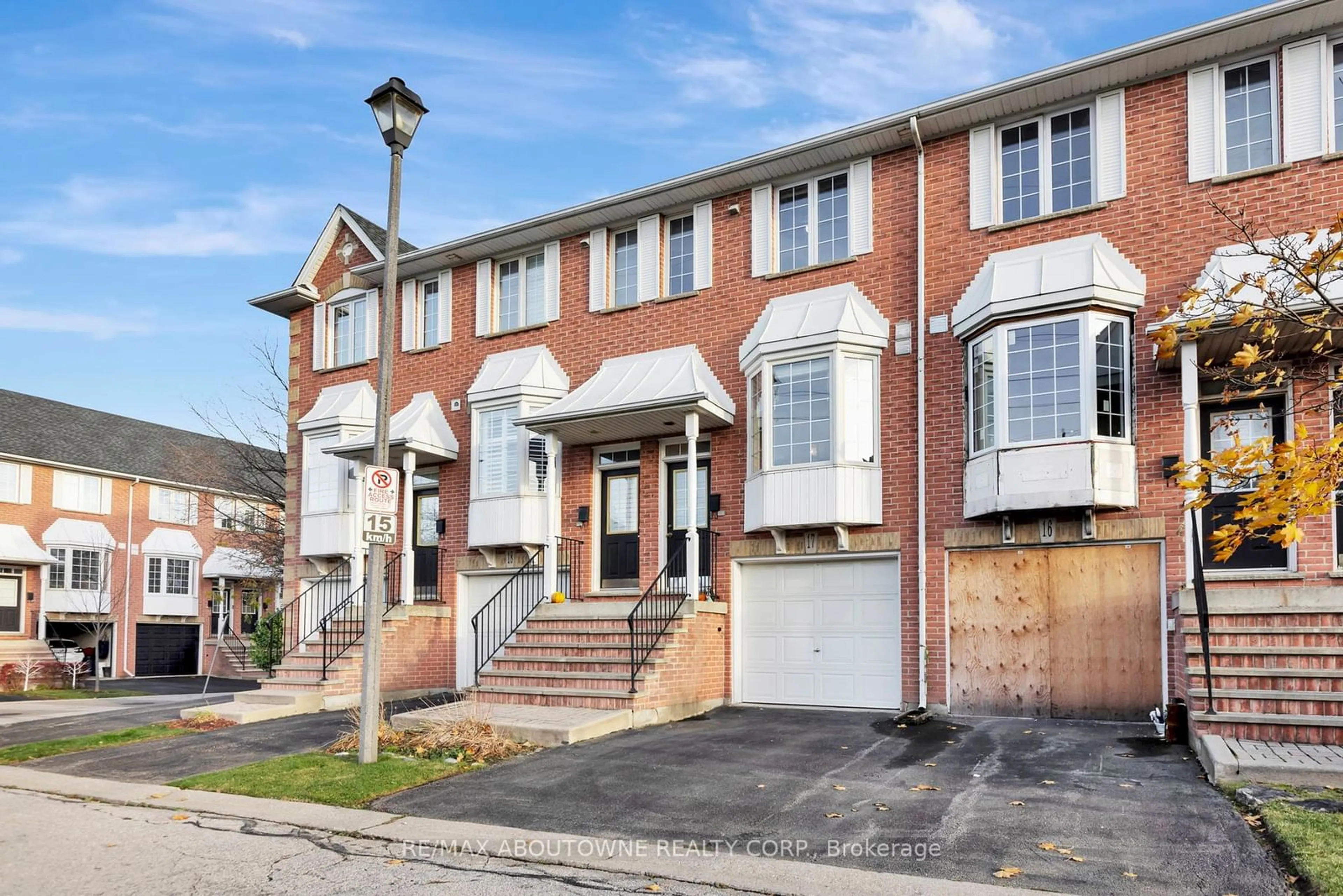 A pic from exterior of the house or condo, the street view for 3480 Upper Middle Rd #17, Burlington Ontario L7M 4R8