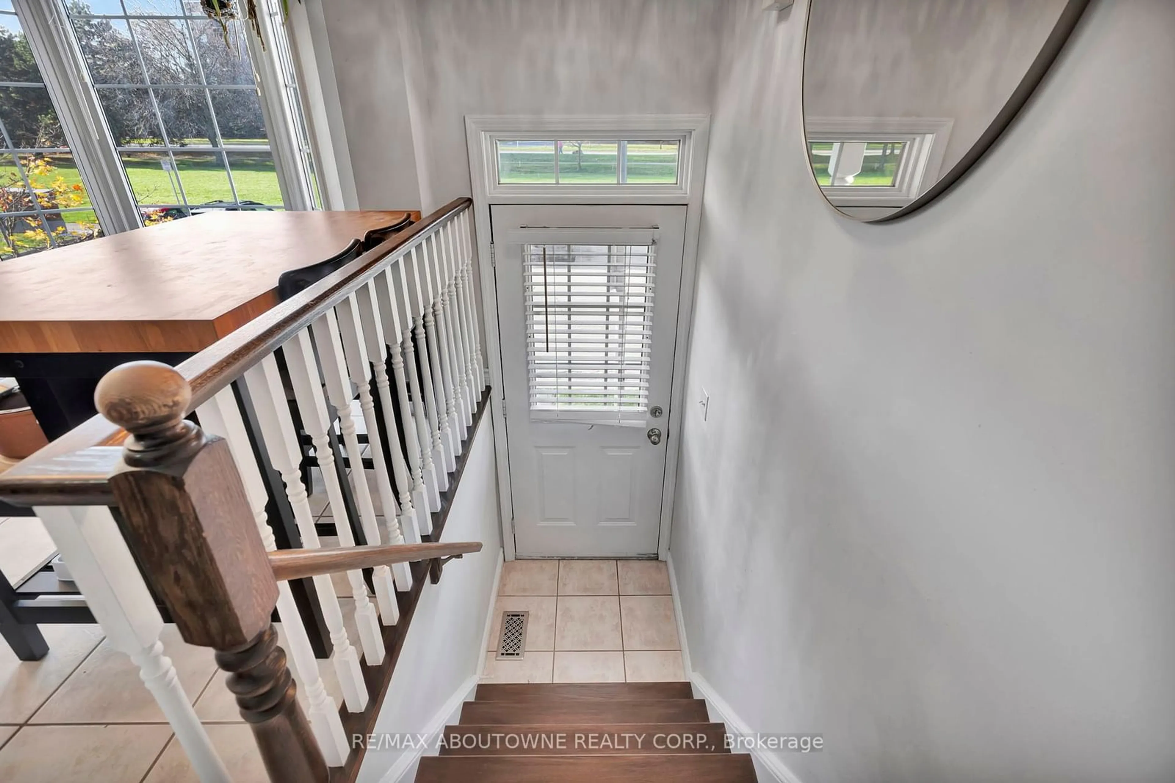 Indoor foyer, not visible floor for 3480 Upper Middle Rd #17, Burlington Ontario L7M 4R8