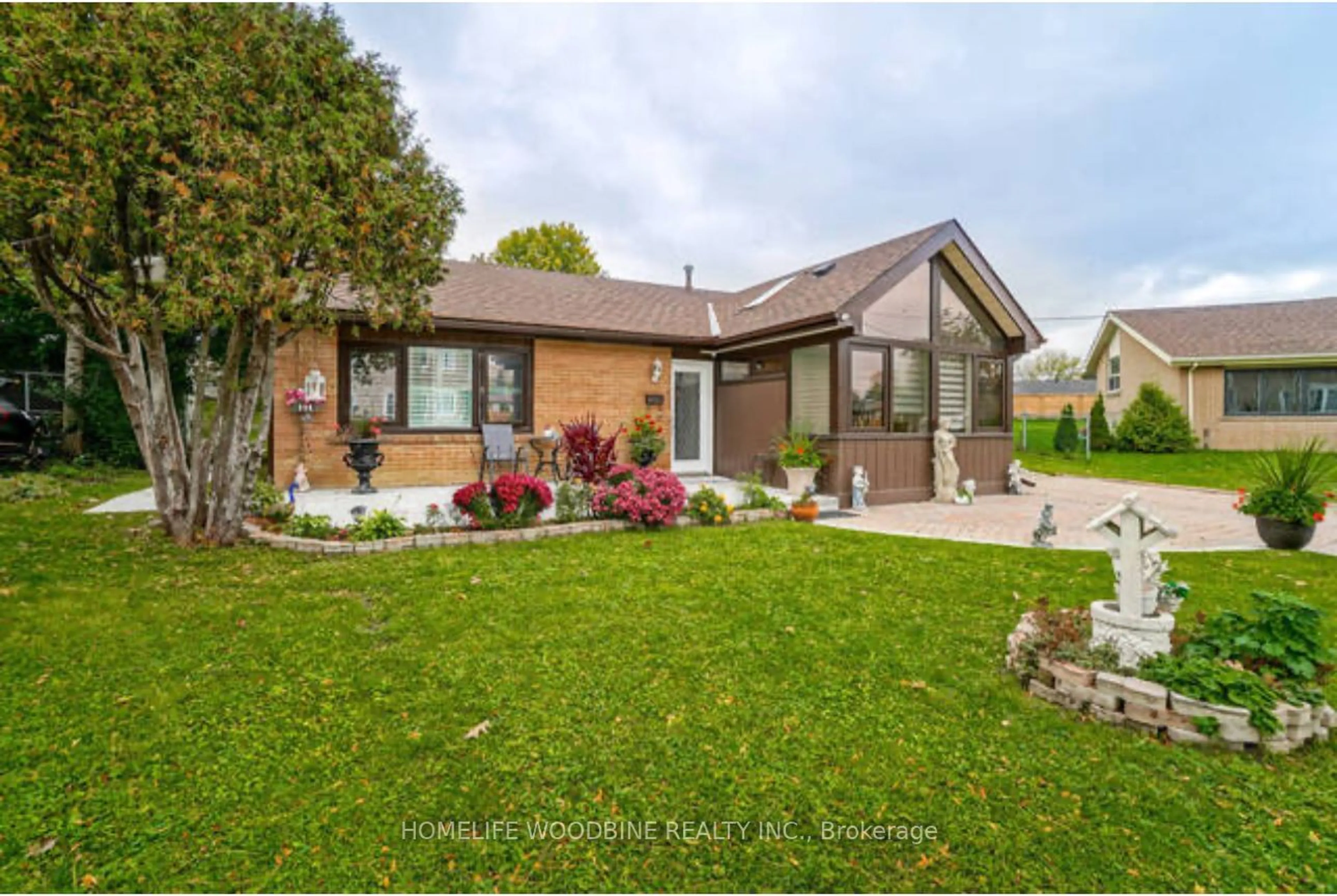 Frontside or backside of a home, cottage for 30 Lawrence Cres, Brampton Ontario L6W 2P3