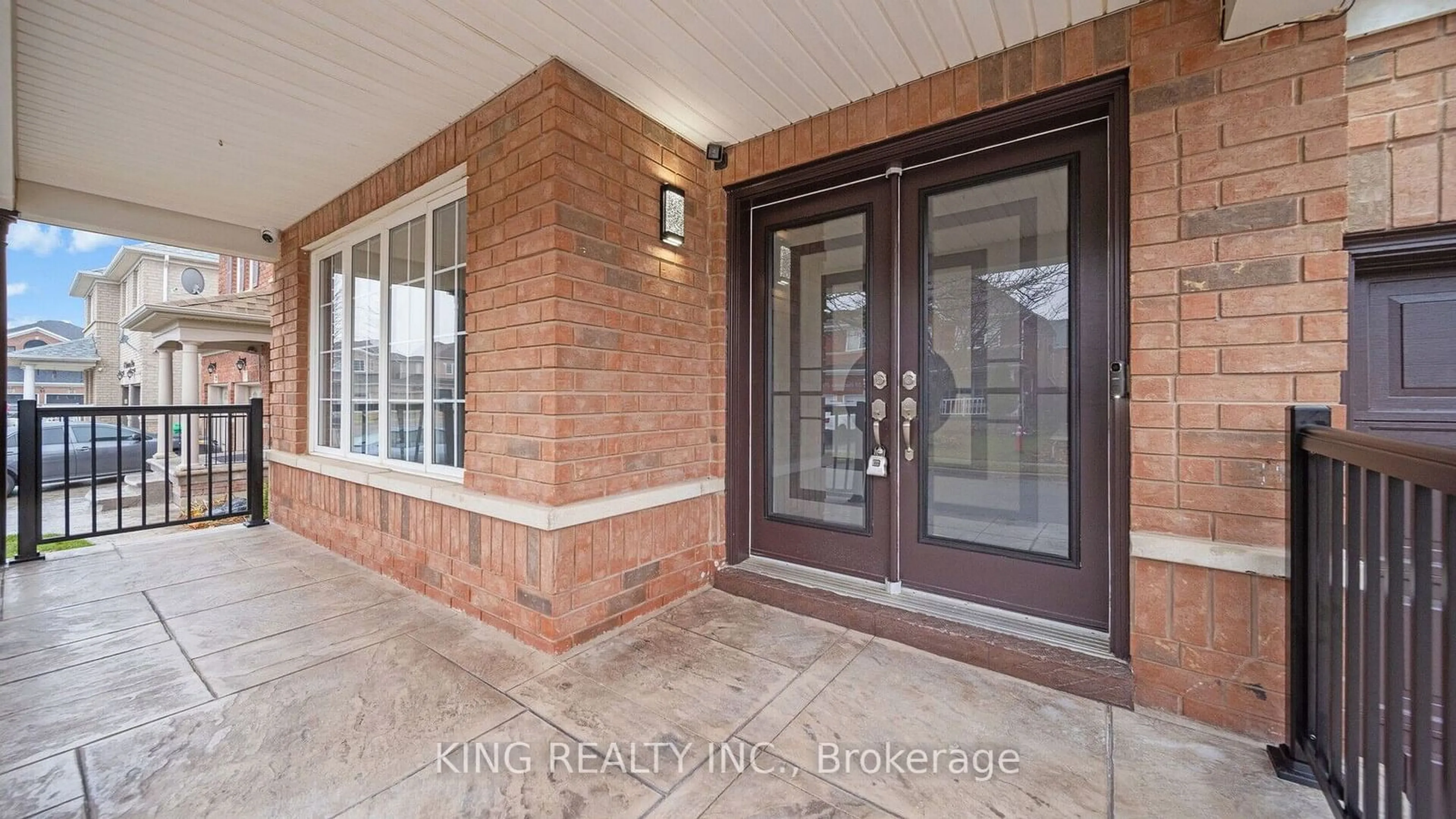 Indoor entryway, wood floors for 27 Foxmere Rd, Brampton Ontario L7A 1S4