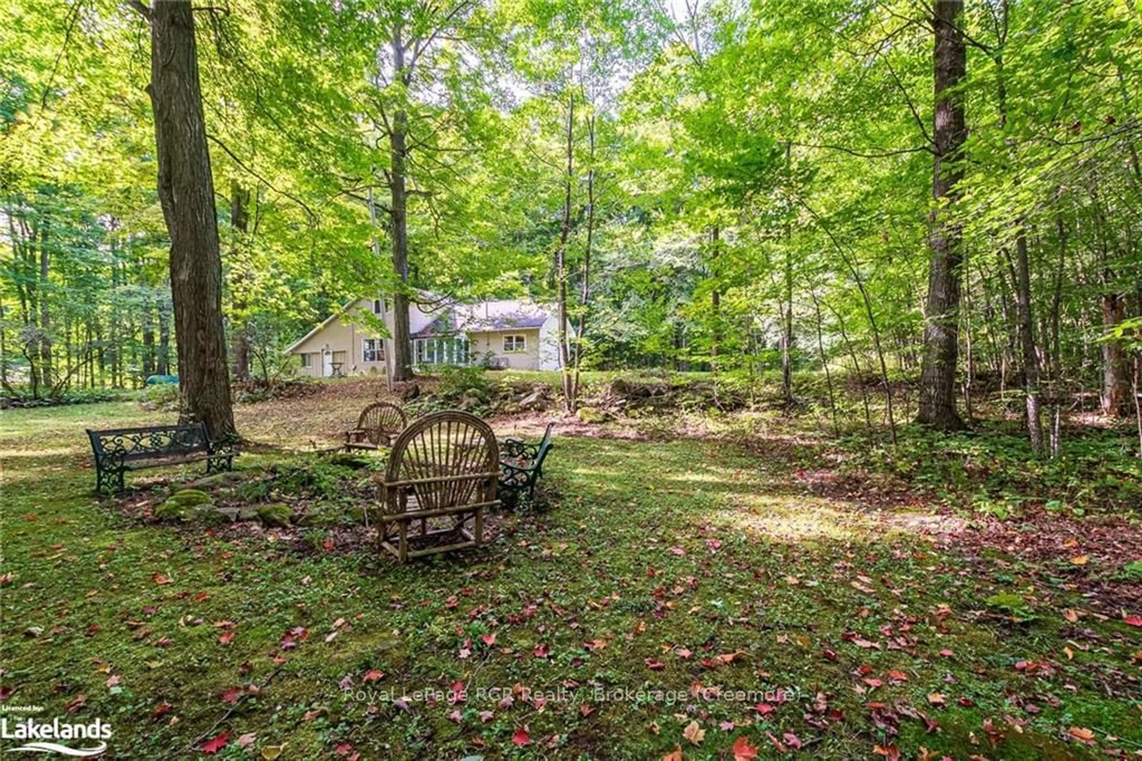 Patio, the fenced backyard for 1290 OLDE BASE LINE, Caledon Ontario L7C 0J1