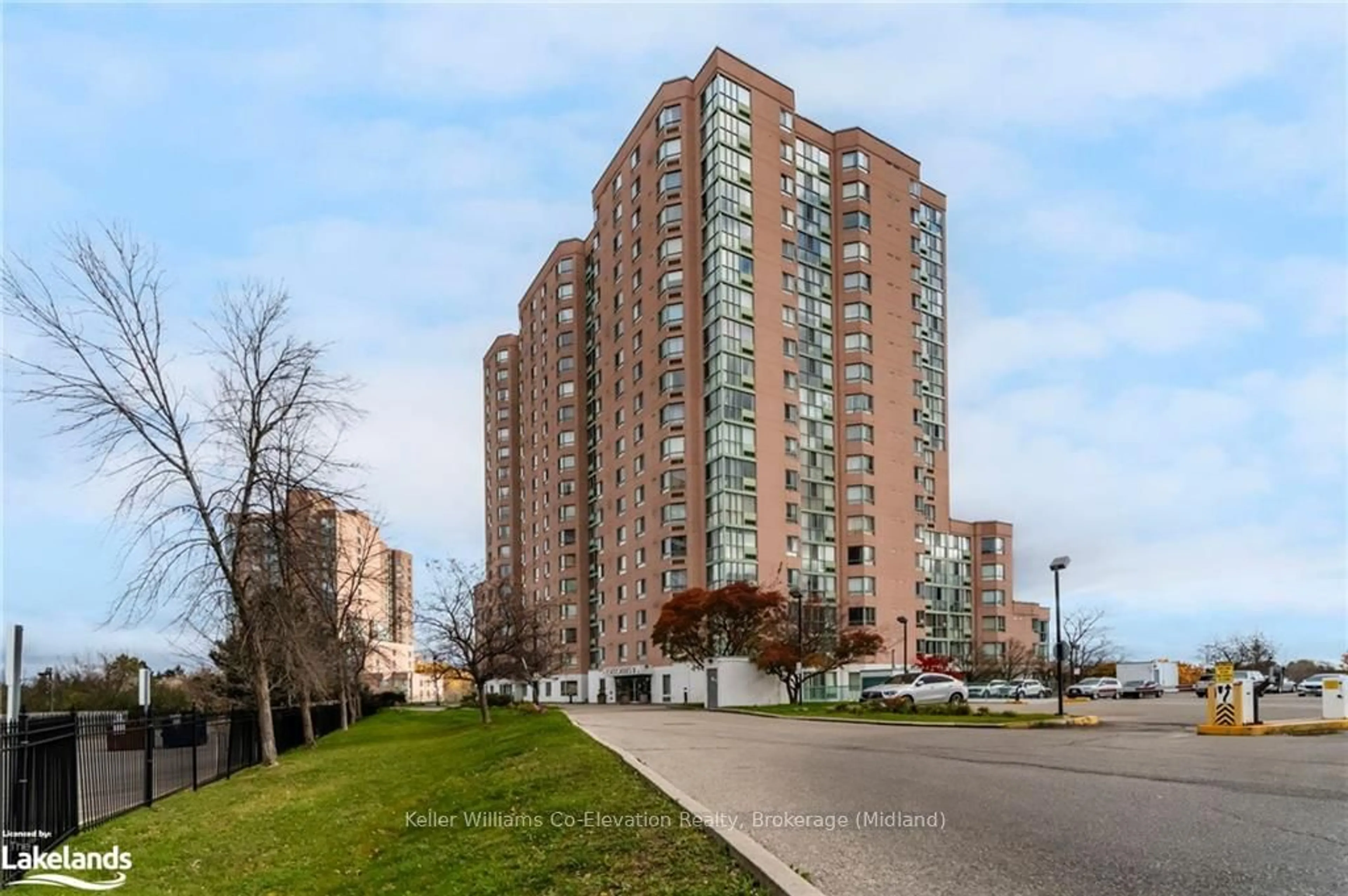 A pic from exterior of the house or condo, the front or back of building for 41 MARKBROOK Lane #614, Toronto Ontario M9V 5E6