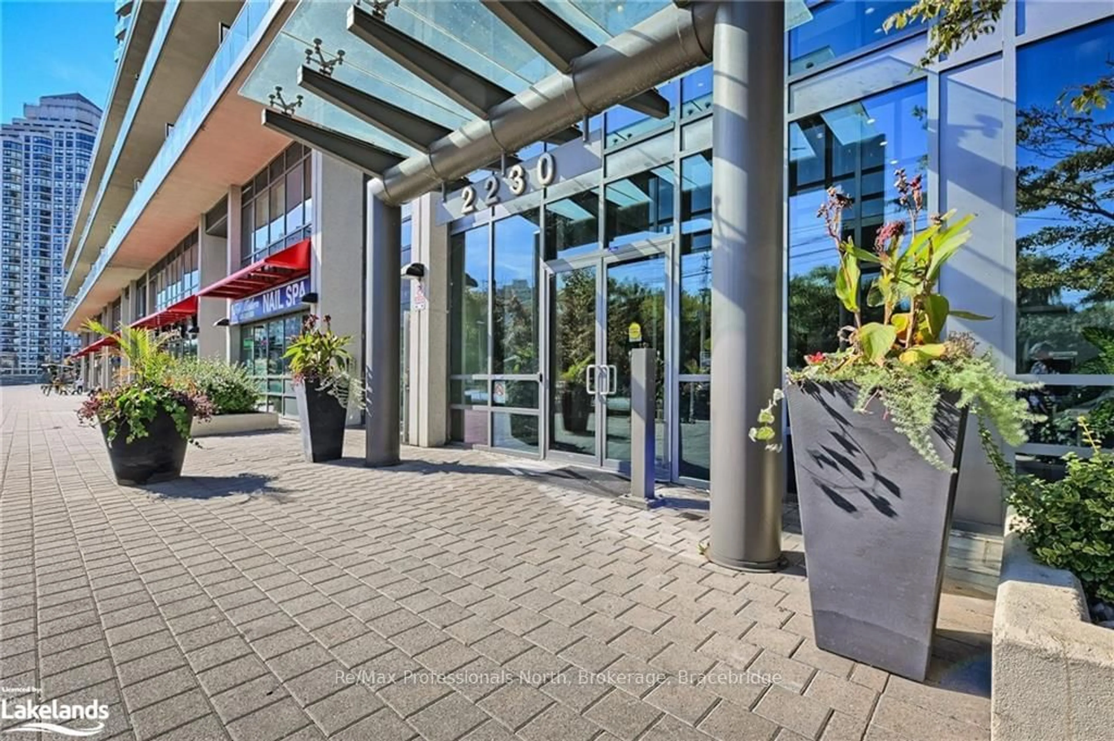 Indoor lobby, ceramic floors for 2230 LAKE SHORE Blvd #LPH5, Toronto Ontario M8V 0B2