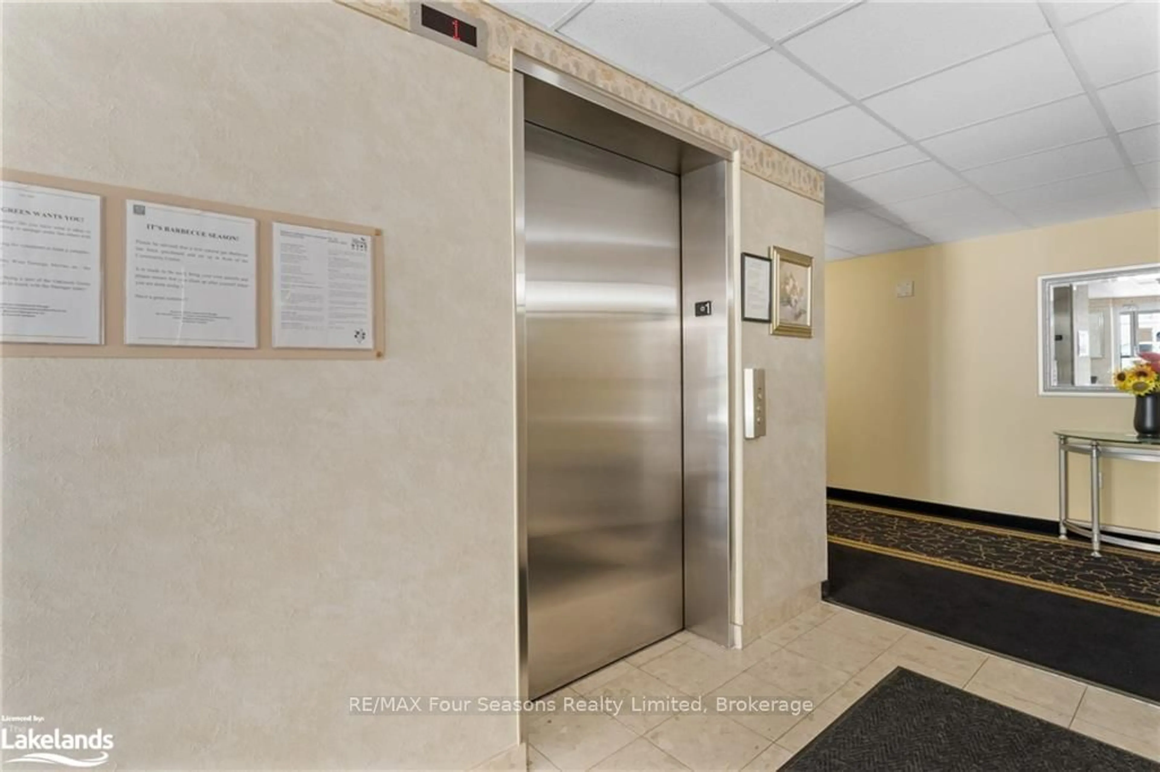 Indoor foyer, unknown floor for 216 PLAINS Rd #A405, Burlington Ontario L7T 2C3