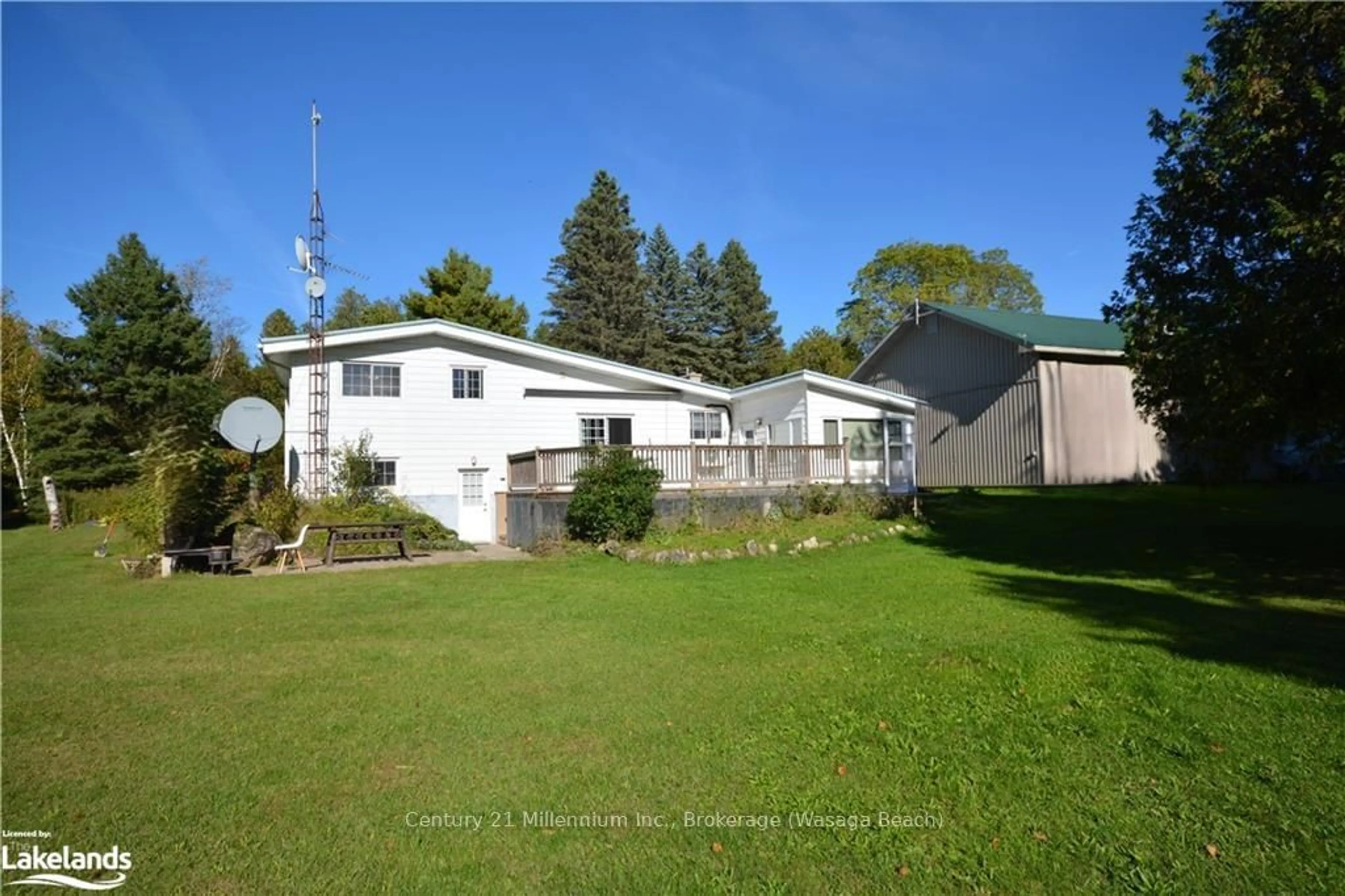 Frontside or backside of a home, the front or back of building for 12536 FIFTH LINE Line, Milton Ontario N0B 2K0