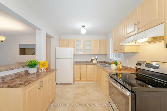 Additional property image - 8 Guildford Cres Unit 8