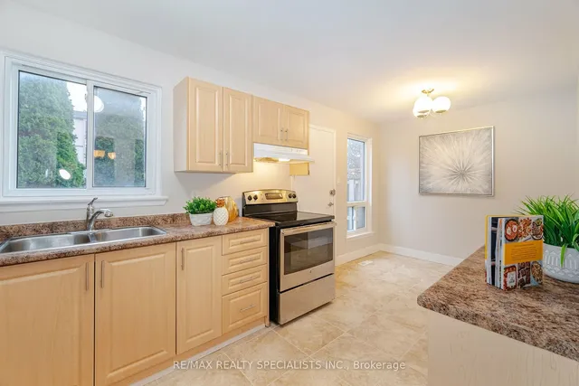 Additional property image - 8 Guildford Cres Unit 8