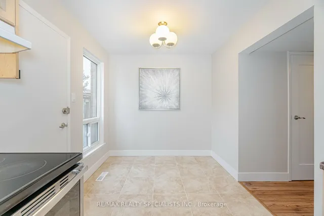 Additional property image - 8 Guildford Cres Unit 8
