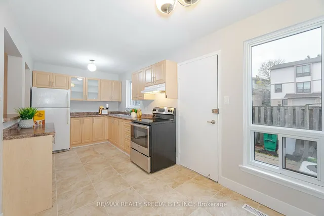 Additional property image - 8 Guildford Cres Unit 8