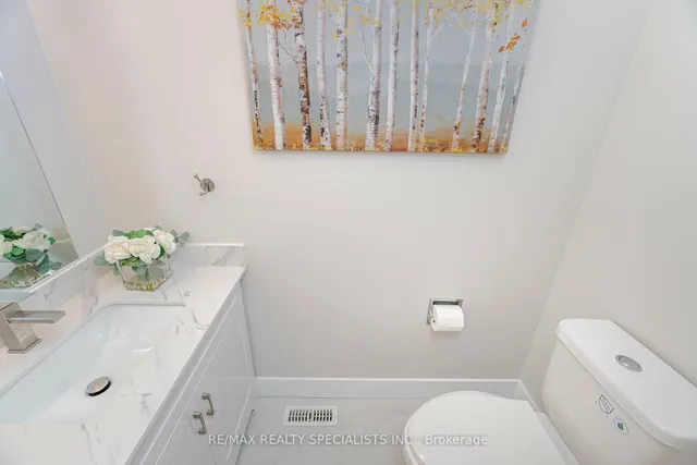 Additional property image - 8 Guildford Cres Unit 8
