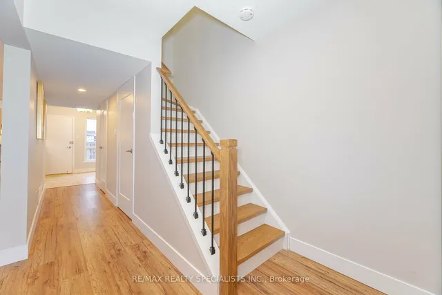 Additional property image - 8 Guildford Cres Unit 8