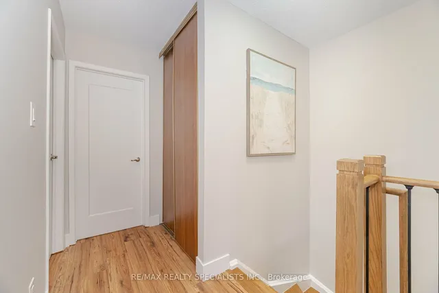 Additional property image - 8 Guildford Cres Unit 8