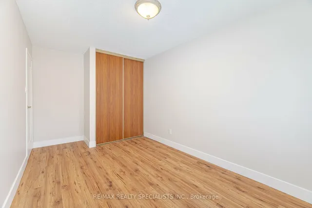 Additional property image - 8 Guildford Cres Unit 8
