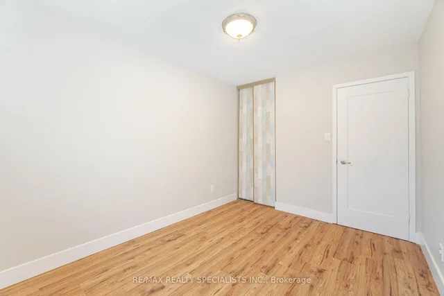 Additional property image - 8 Guildford Cres Unit 8