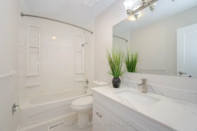 Additional property image - 8 Guildford Cres Unit 8
