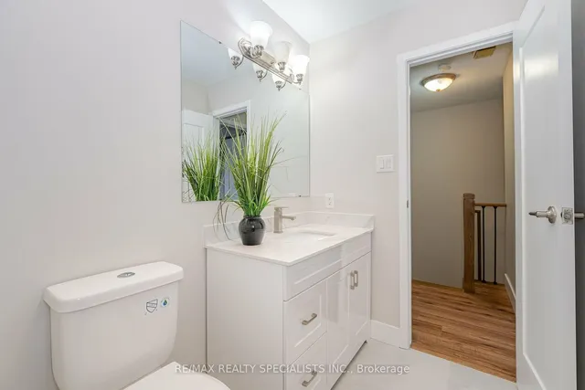 Additional property image - 8 Guildford Cres Unit 8