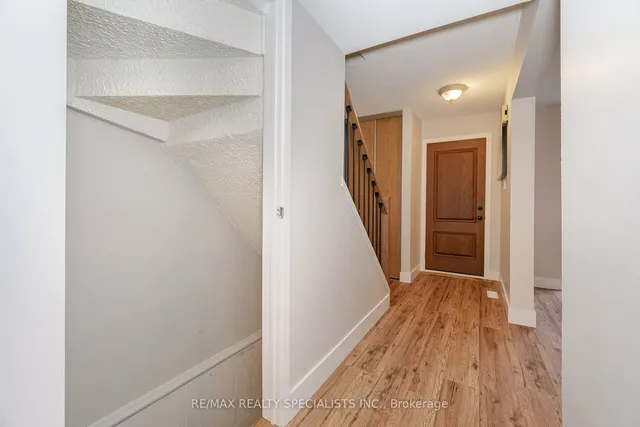 Additional property image - 8 Guildford Cres Unit 8