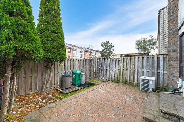 Additional property image - 8 Guildford Cres Unit 8