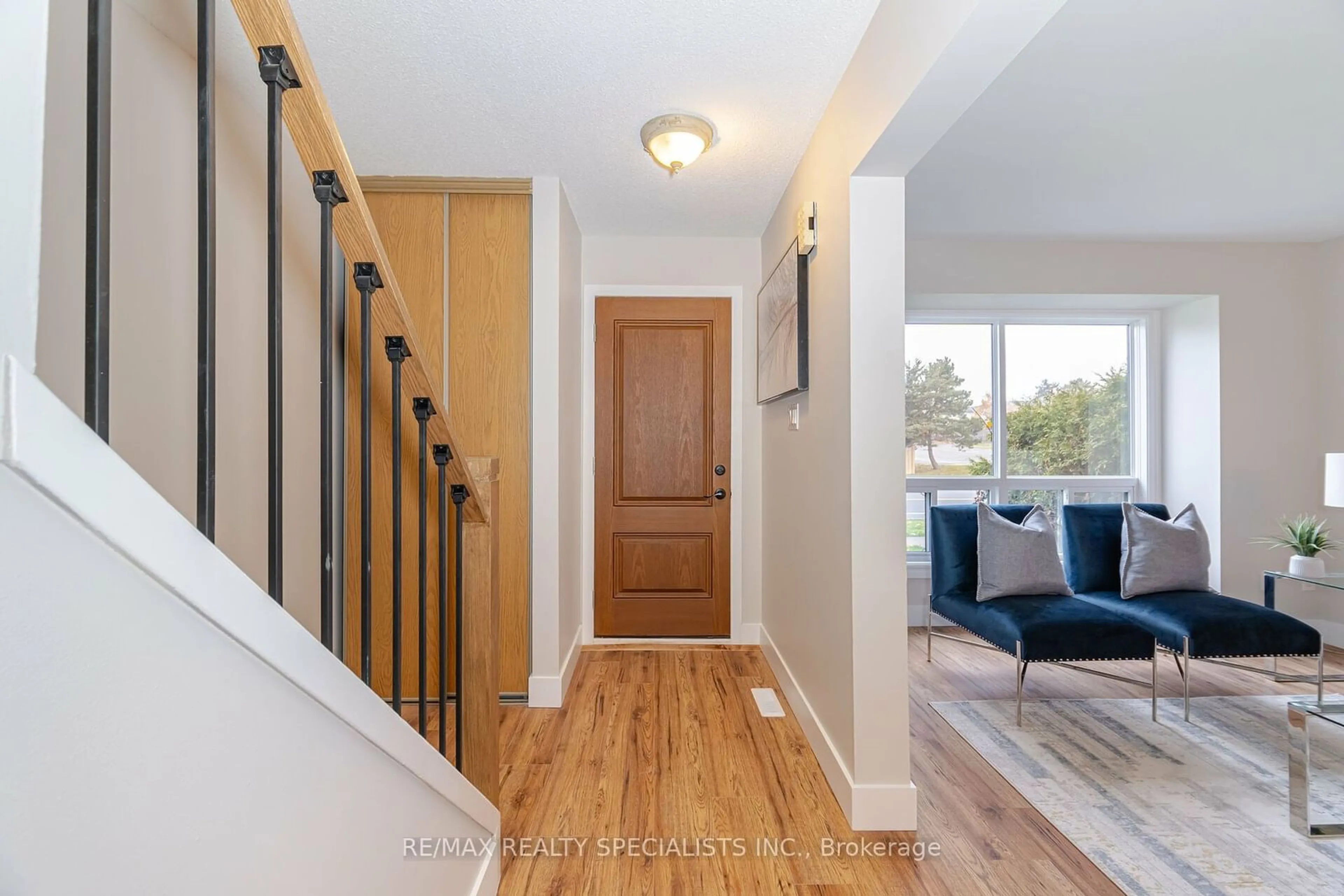 Indoor entryway, wood floors for 8 Guildford Cres #8, Brampton Ontario L6S 3K2